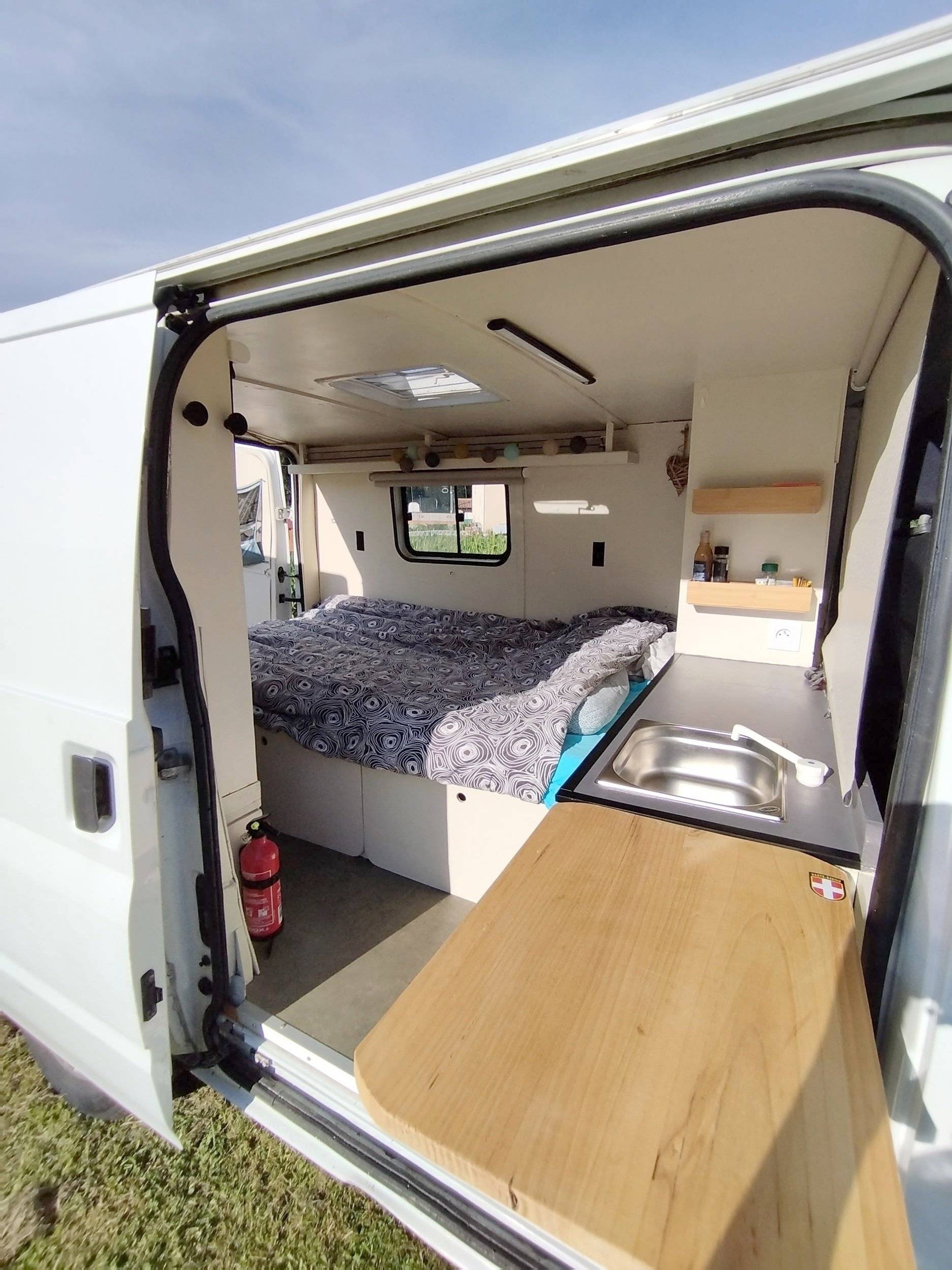 Kitchenette Ford - Yescapa