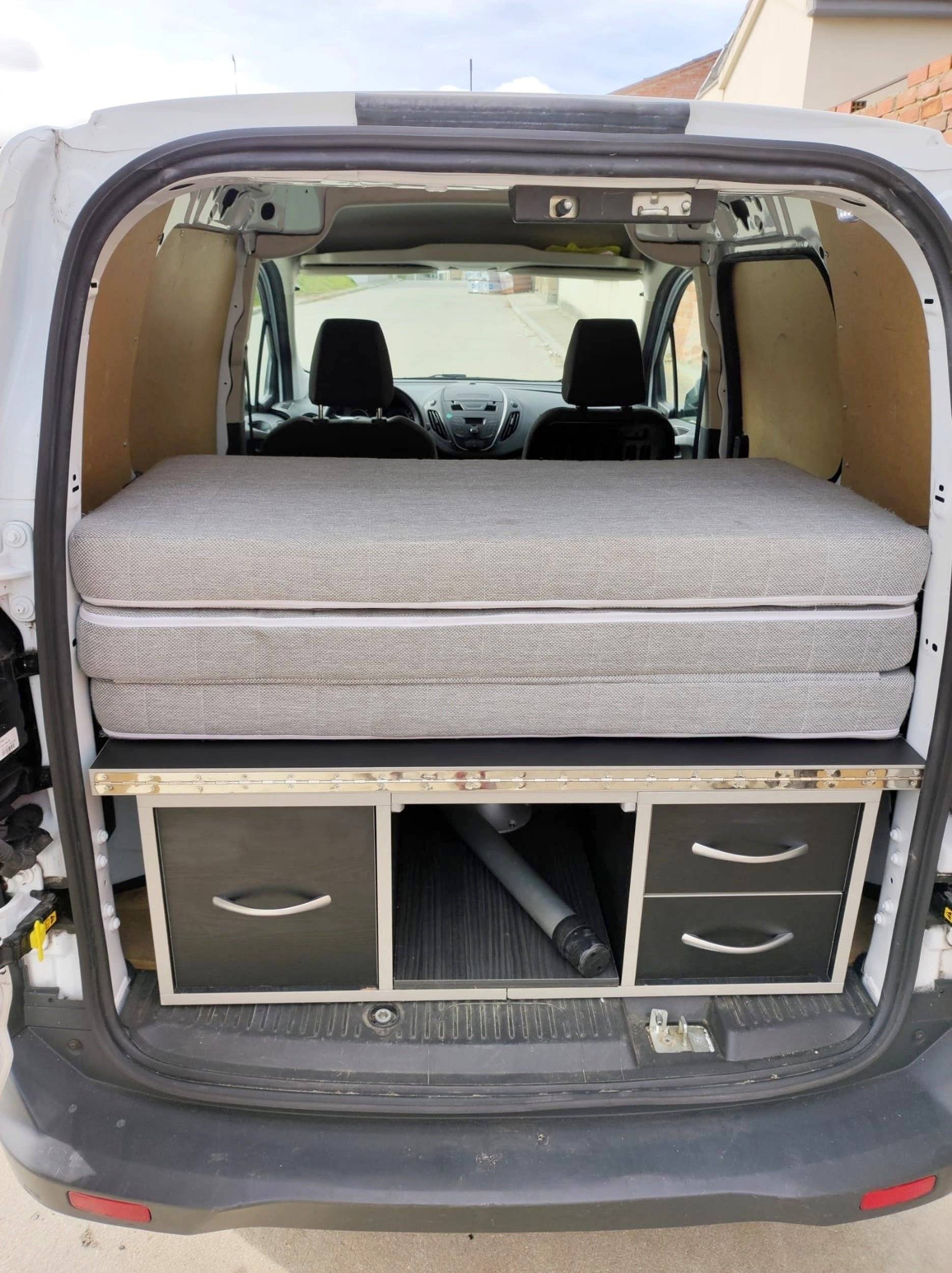 Plazas en cama Ford Transit - Yescapa