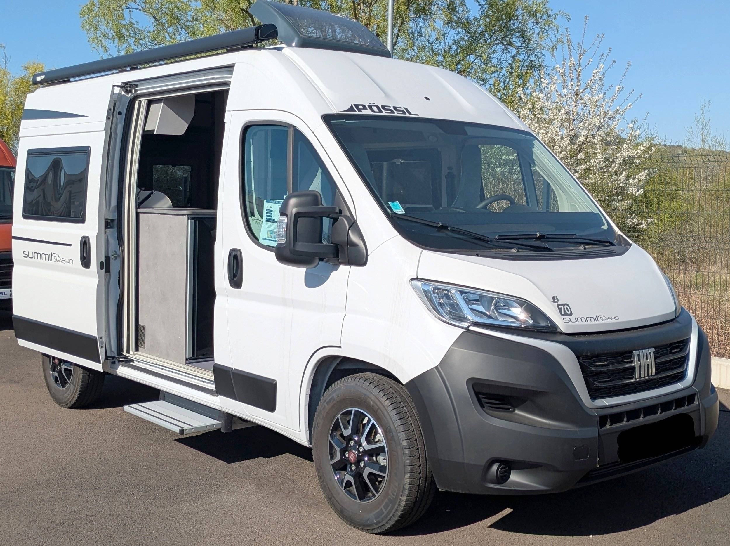 Vista del vehículo ángulo delantero Fiat Ducato 2.2 L 140 ch - Yescapa