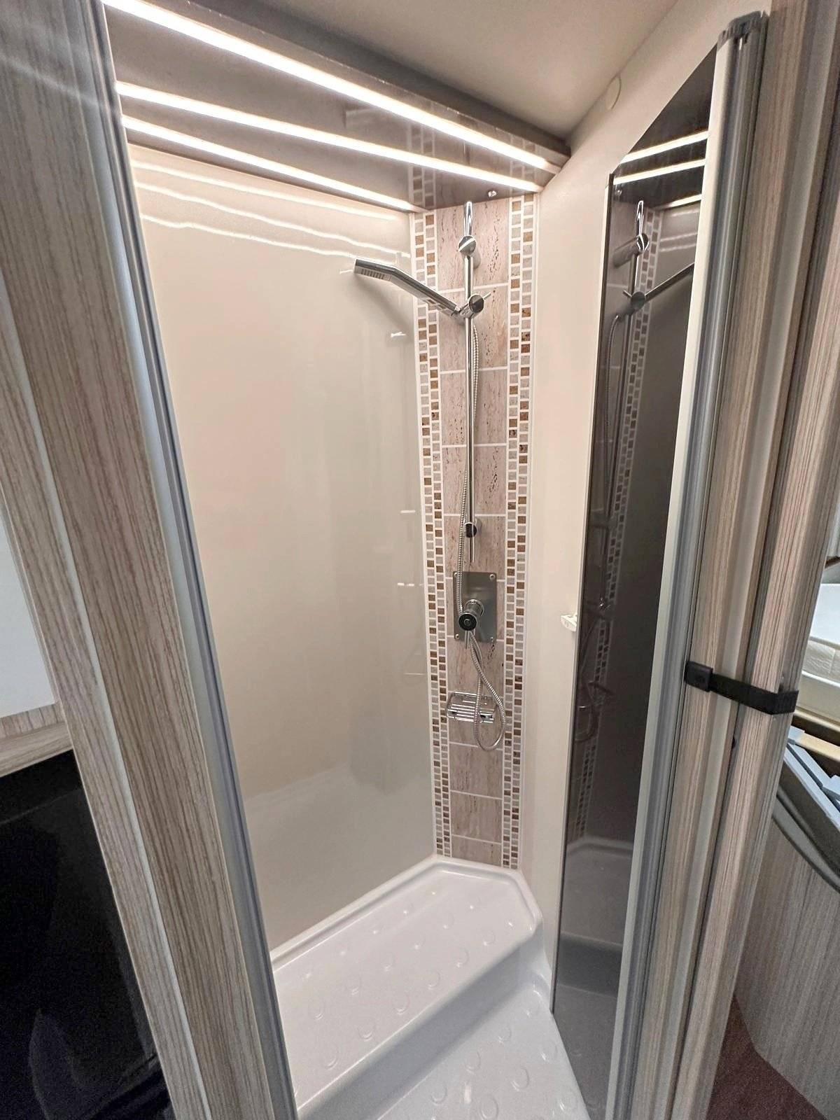 Elnagh T-loft 582