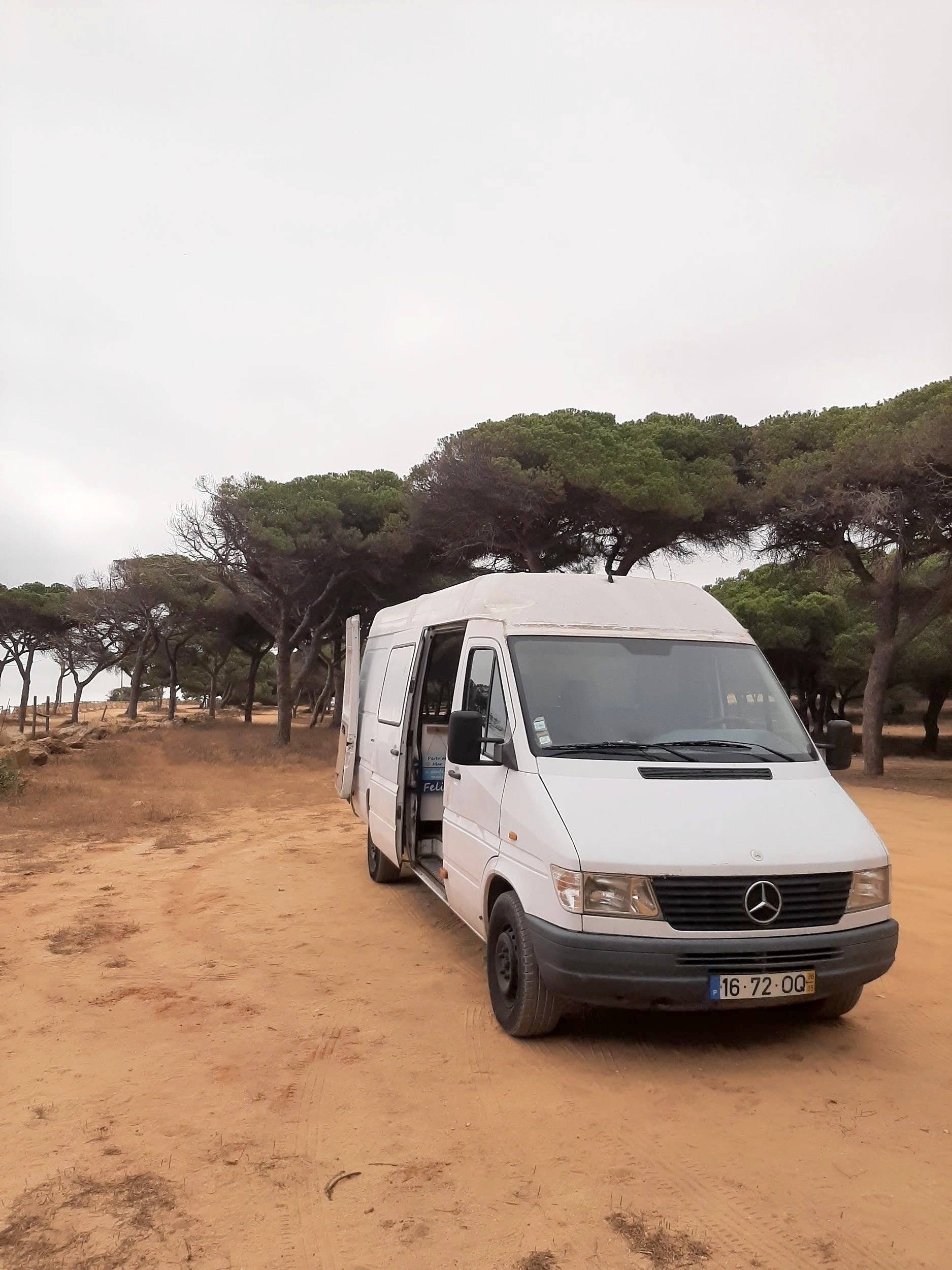 Vista frontale a ¾ Mercedes Sprinter 312 d - Yescapa