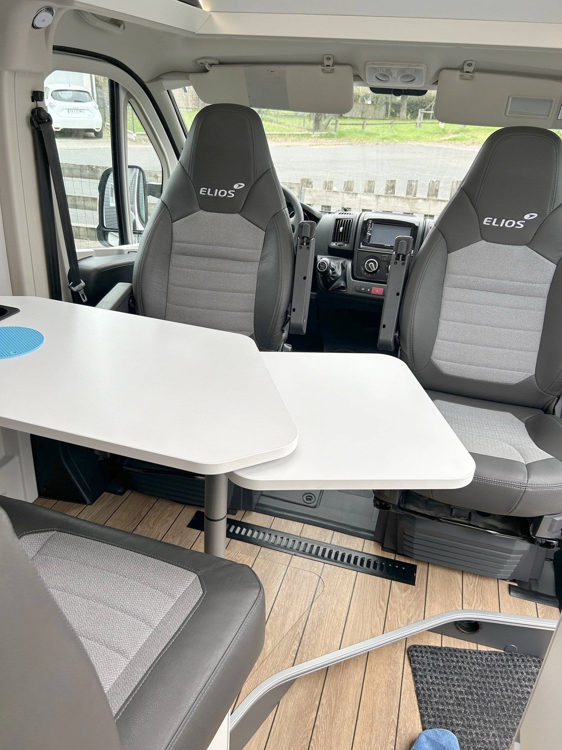 Dinette Citroën Jumper 2,2 l 140 ch - Yescapa