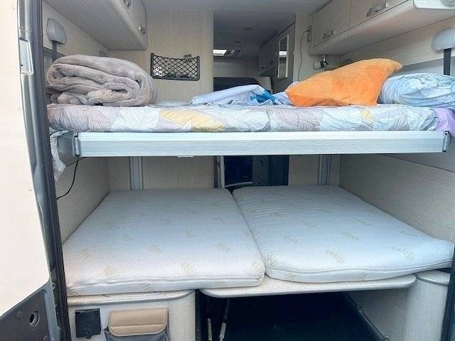 Juliá Camper Fiat 130 Caballos