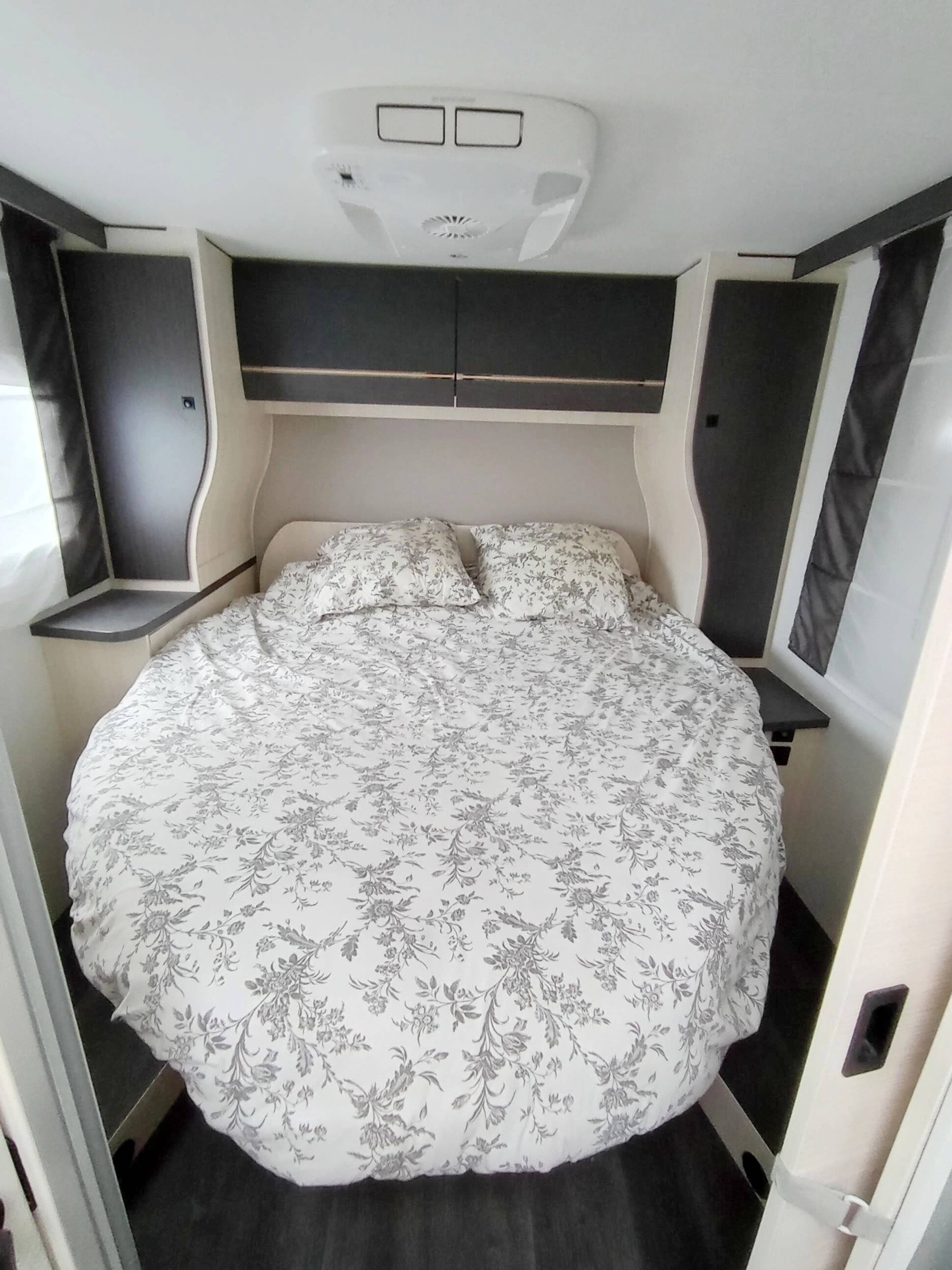 Challenger 328 VIP graphite