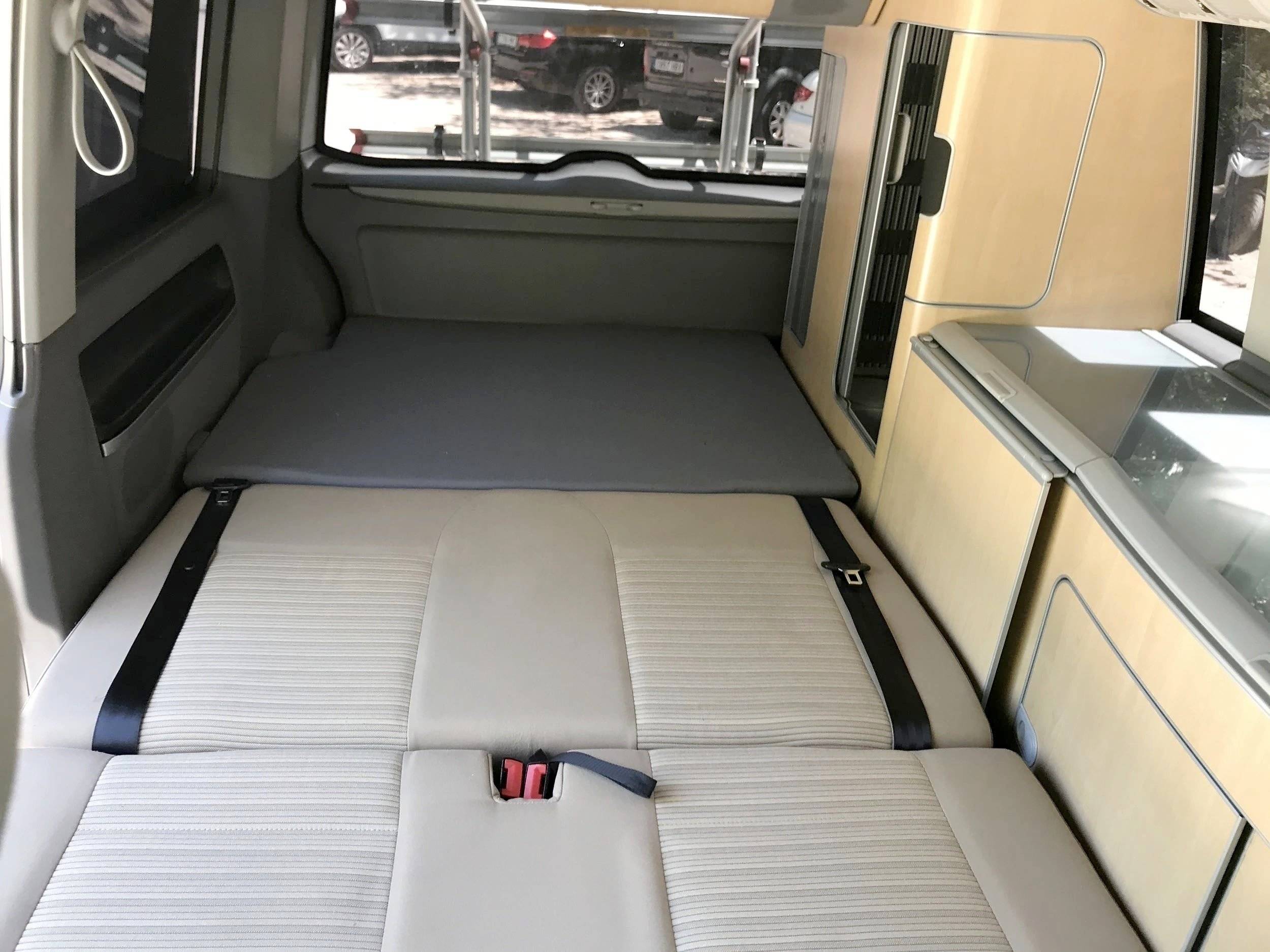 Plazas en cama Volkswagen Volkswagen T5 California 174ch - Yescapa