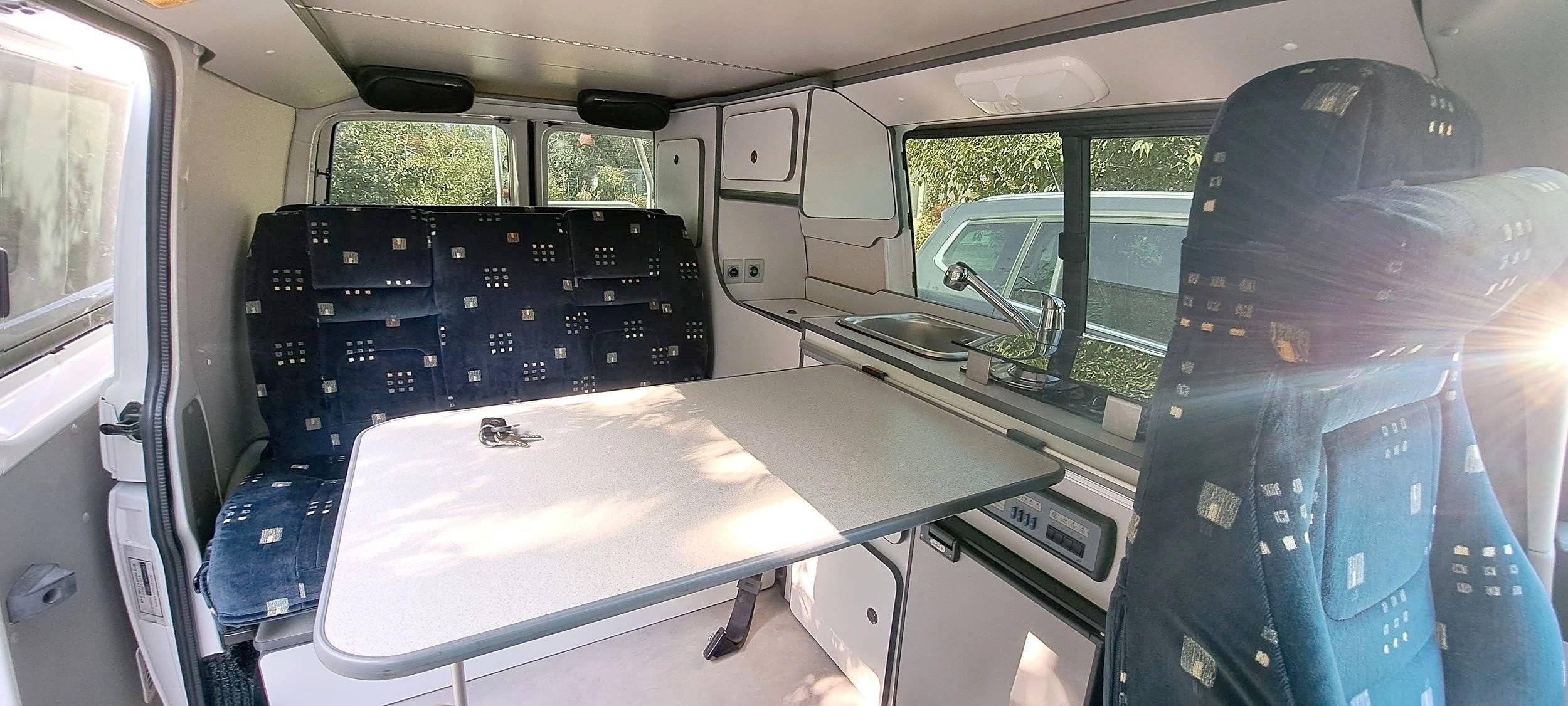 Coin repas Volkswagen Transporter T6 2,0 l 140 ch - Yescapa
