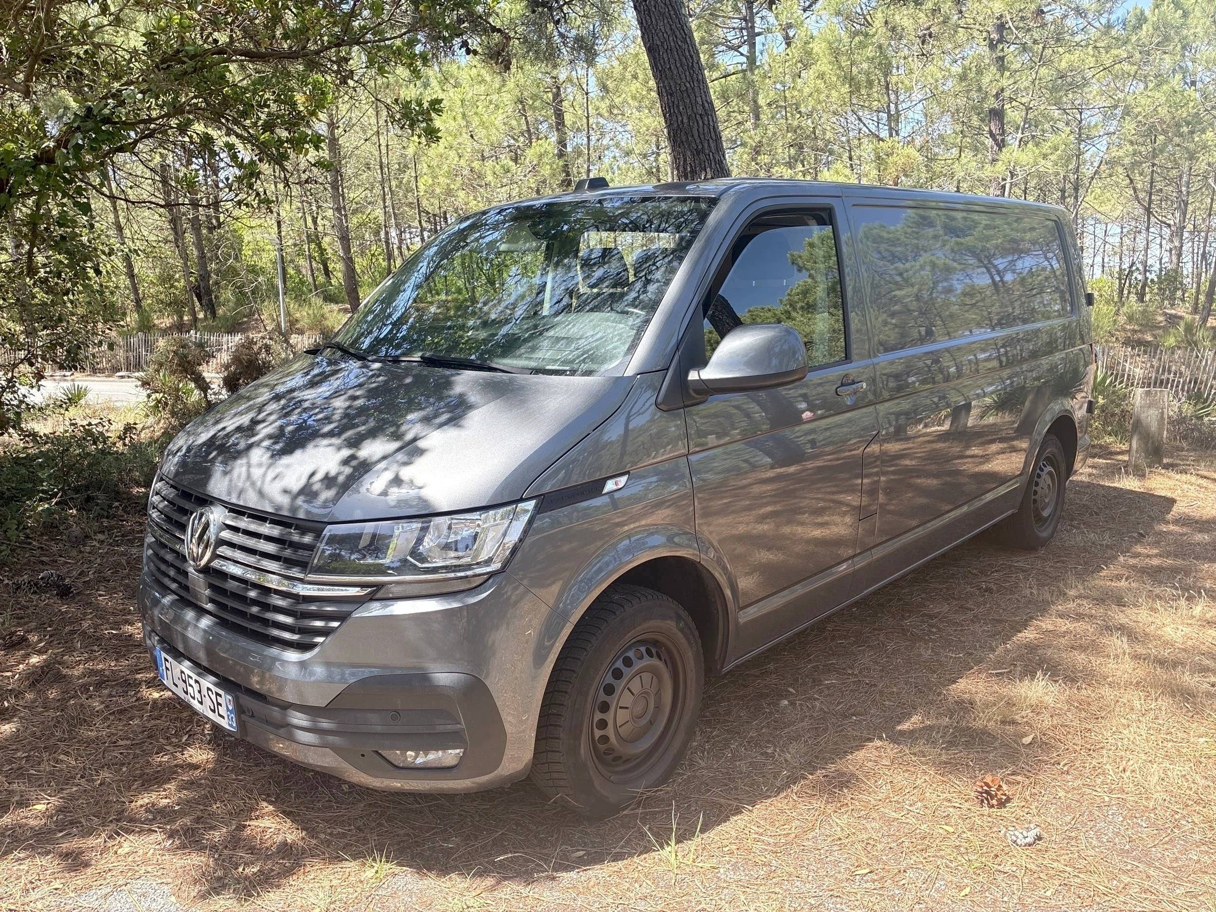 schräge Vorderansicht Volkswagen T6 Long 2,0 l 150 ch - Yescapa