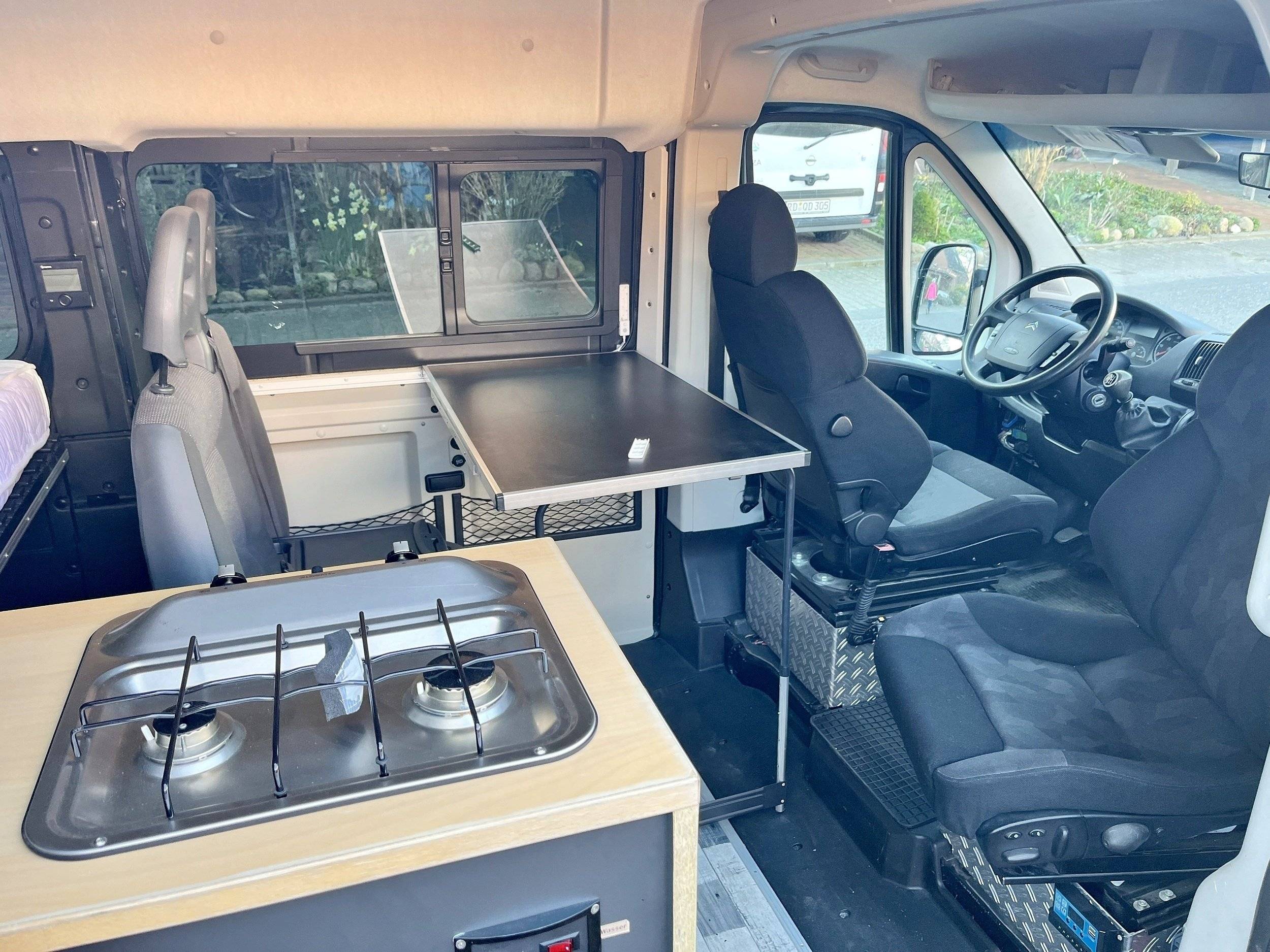 Dining Area Citroën Jumper 2,2 l 120ch - Yescapa