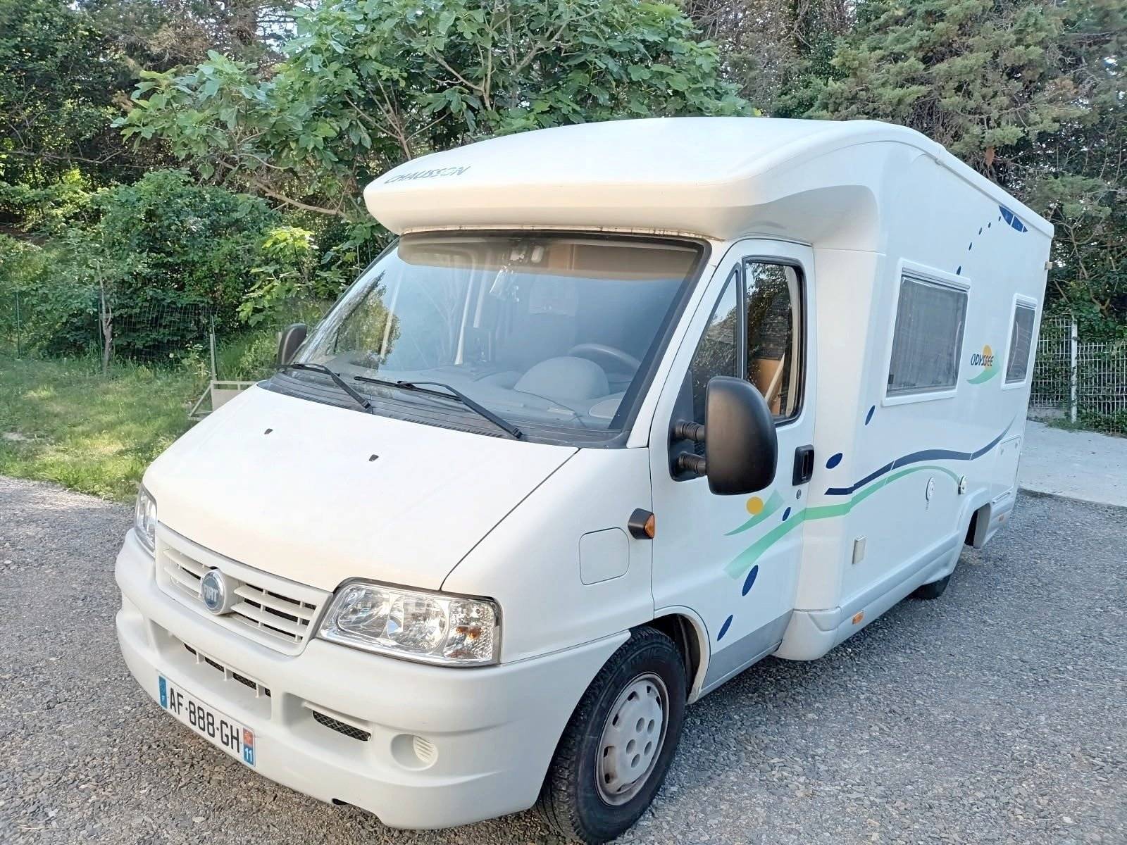 Vista frontale a ¾ Fiat 2,3 l 130 ch - Yescapa