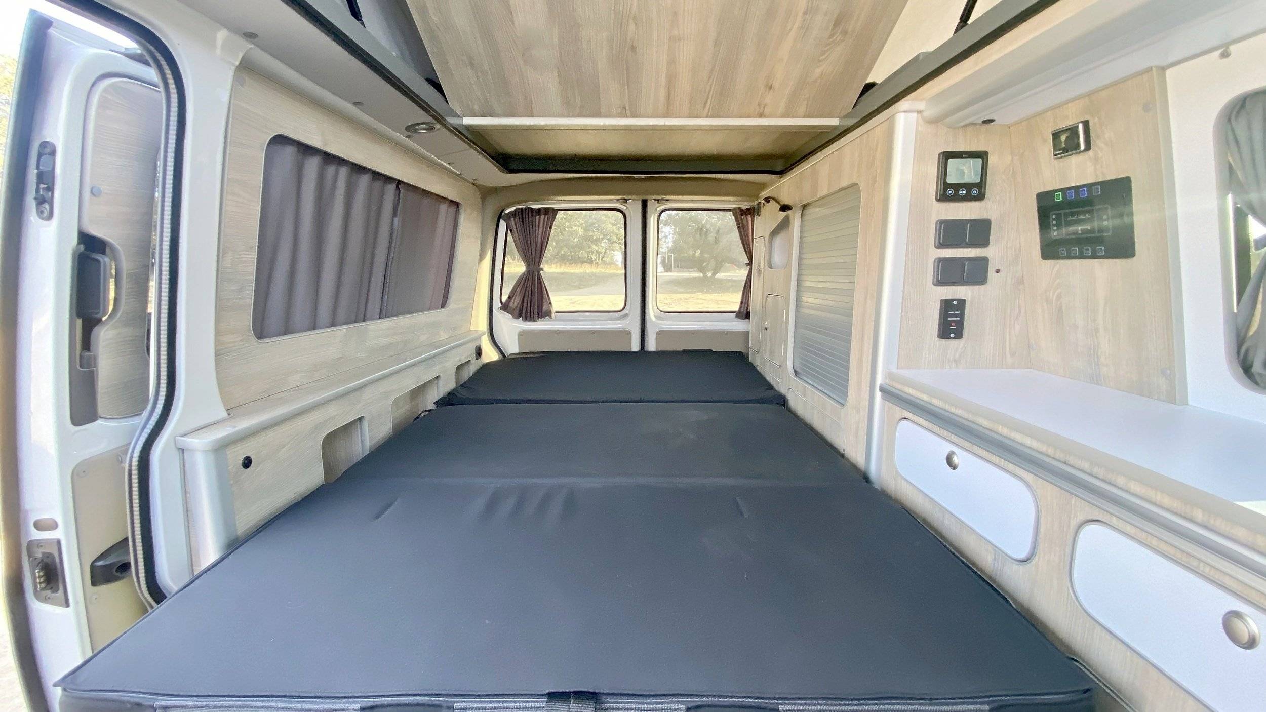 Volkswagen Transporter T6 (Amarilla)