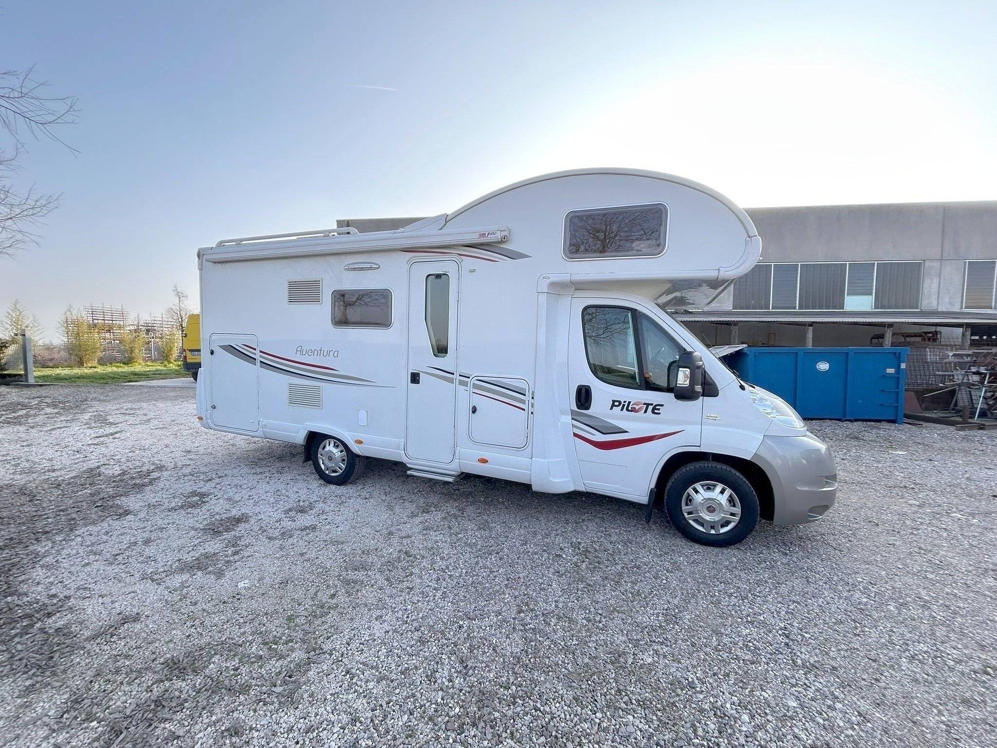 Front view from 3/4 Fiat - Yescapa