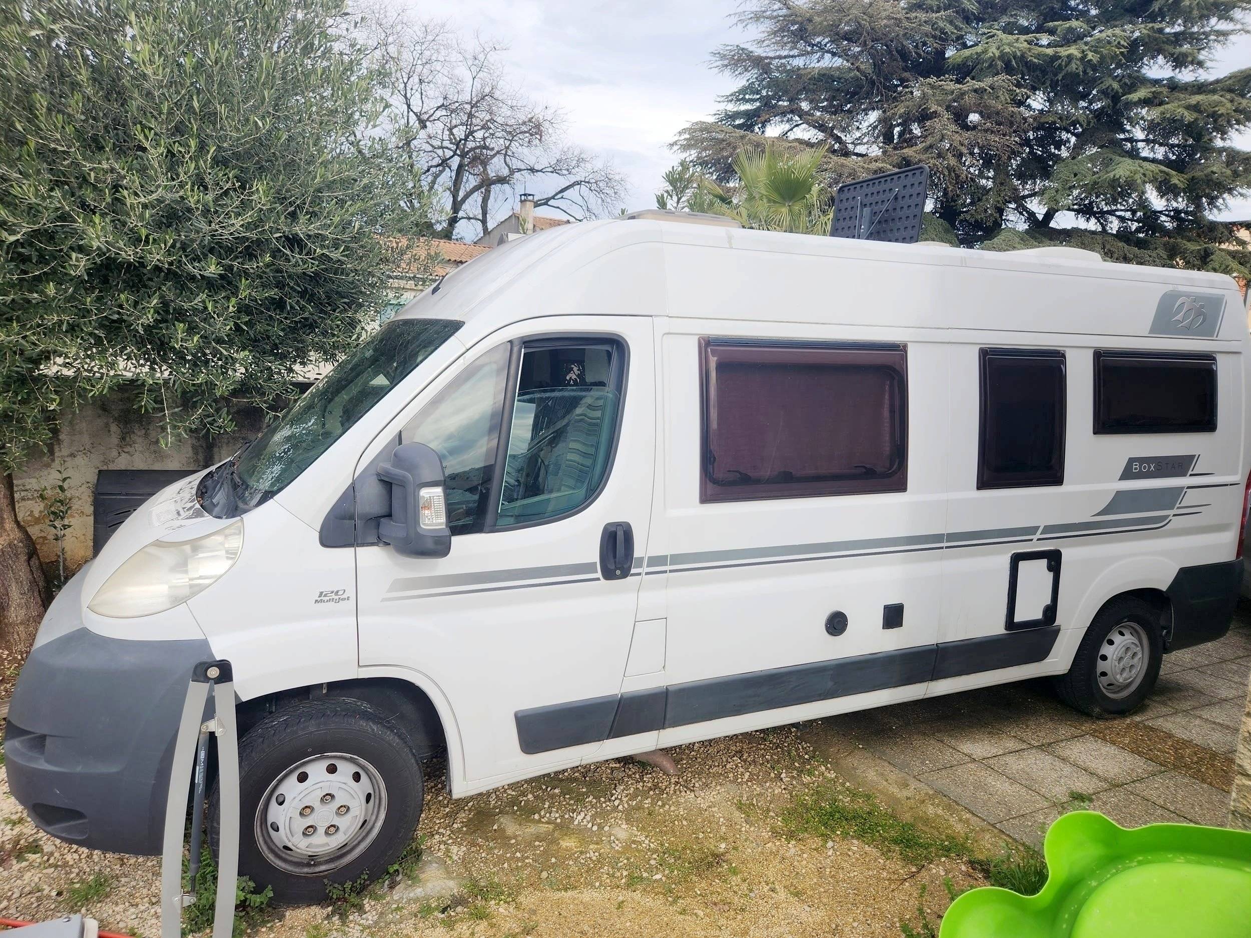 Front view from 3/4 Fiat Ducato 2,2 l Multijet 130 ch. - Yescapa