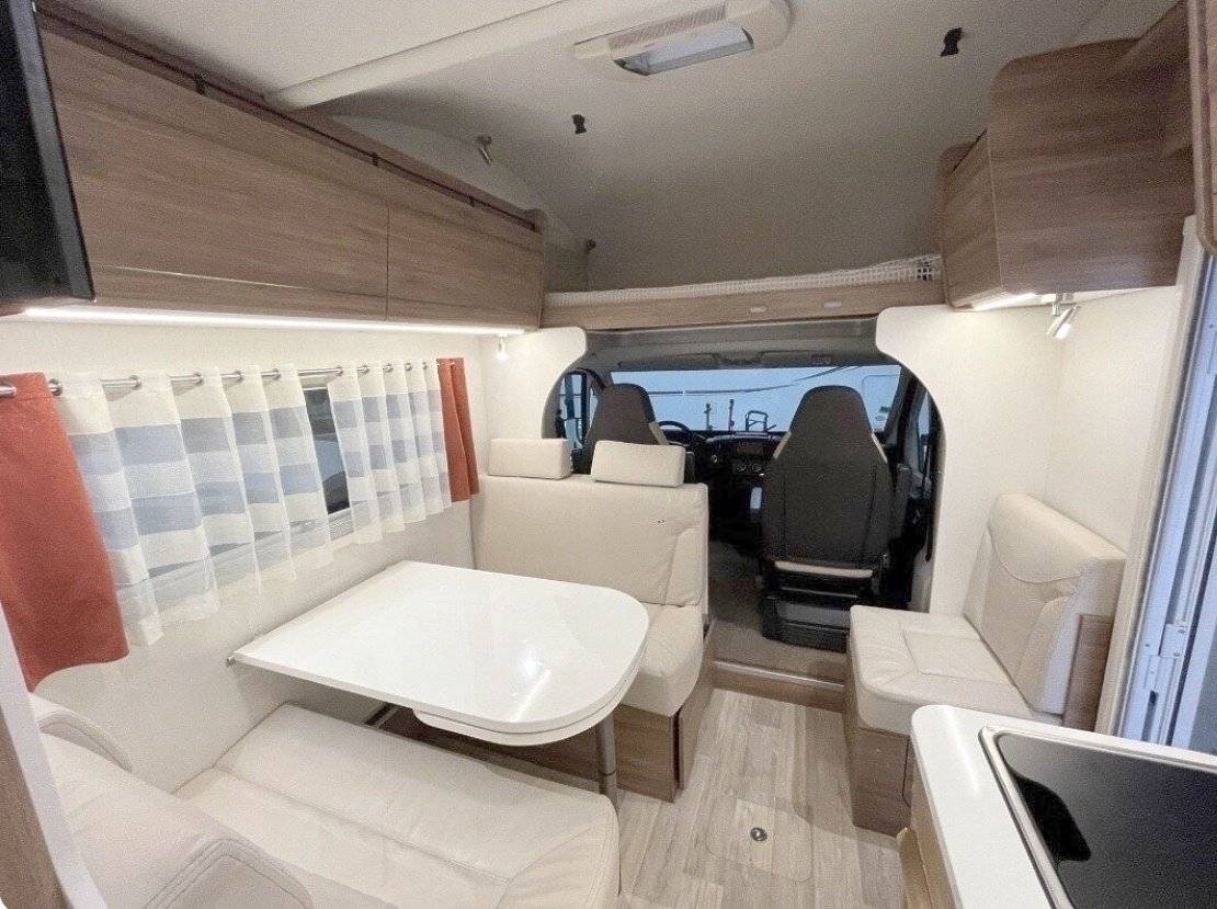 Dining Area Fiat 140 cv - Yescapa