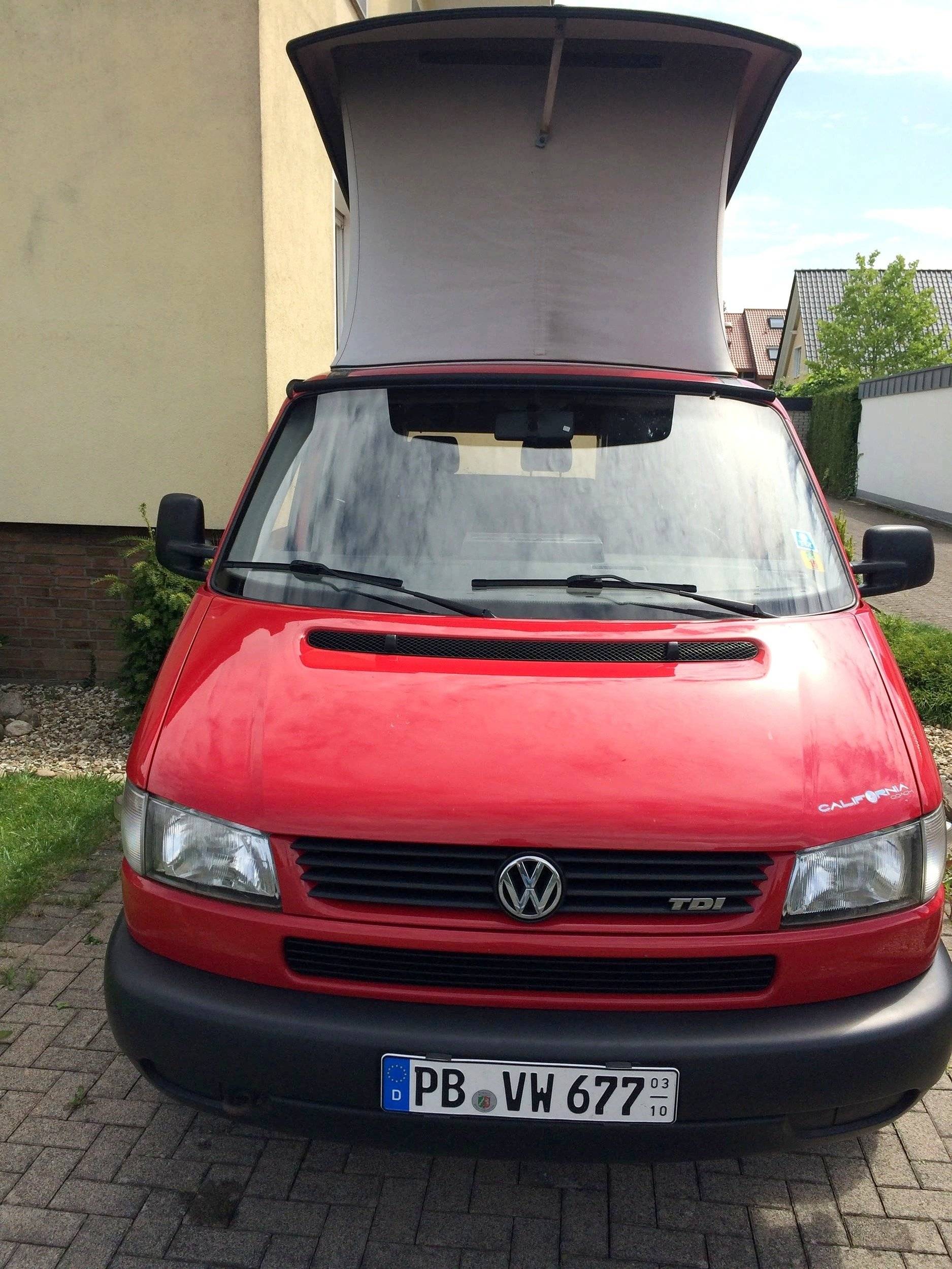 Front view from 3/4 Volkswagen T4 California Coach - Yescapa