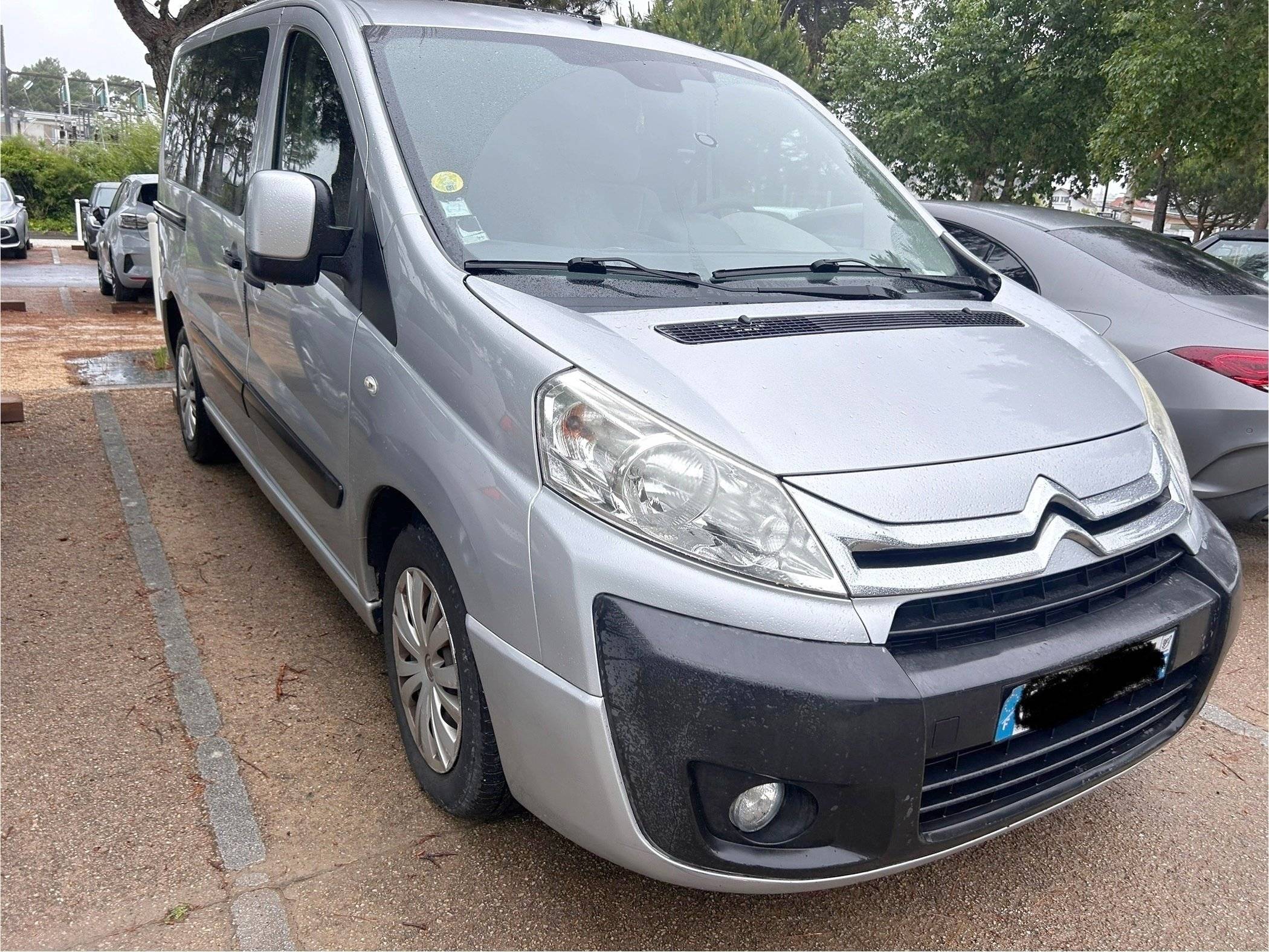 Front view from 3/4 Citroën - Yescapa