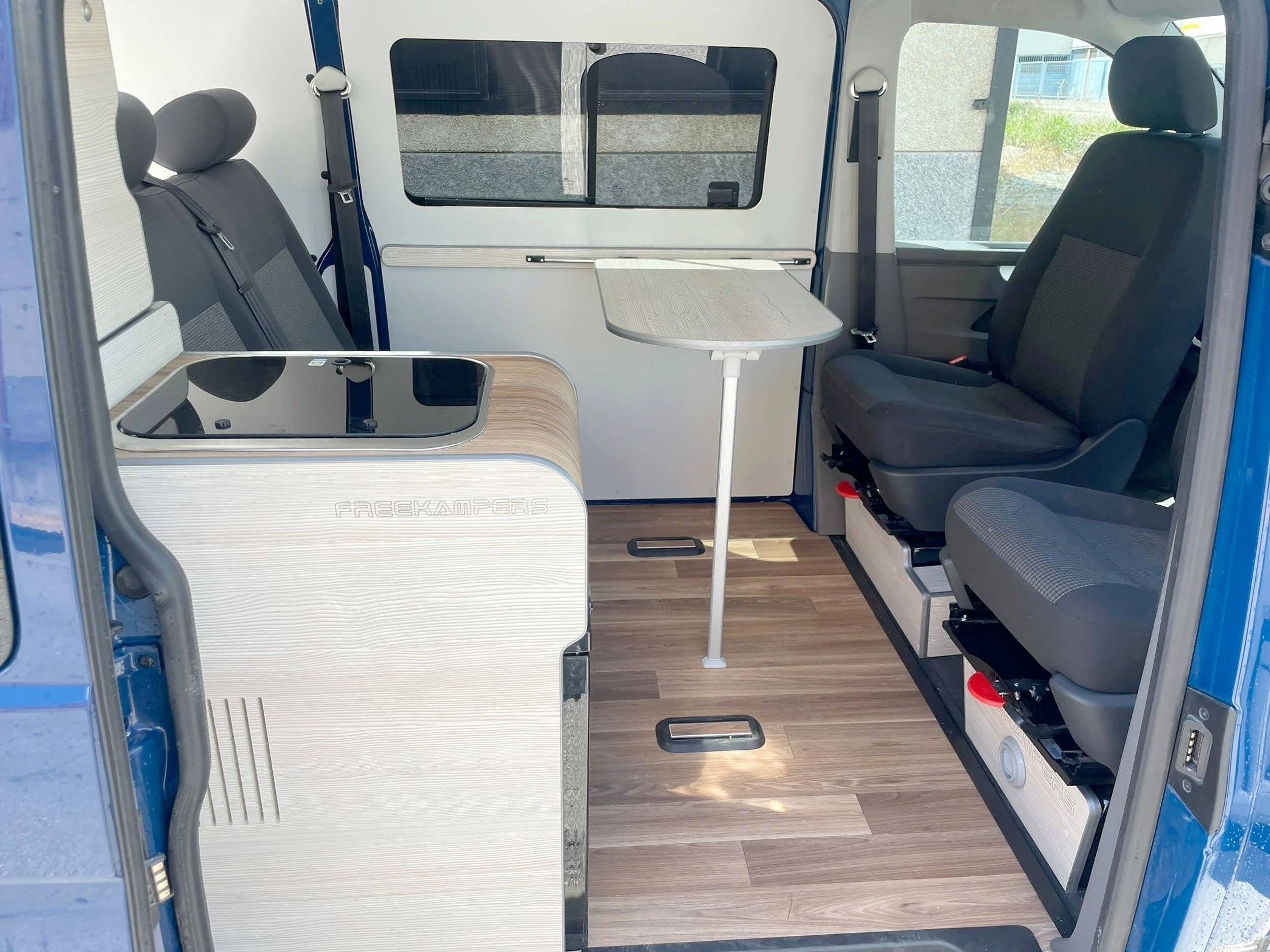 Comedor Volkswagen T6.1 - Yescapa