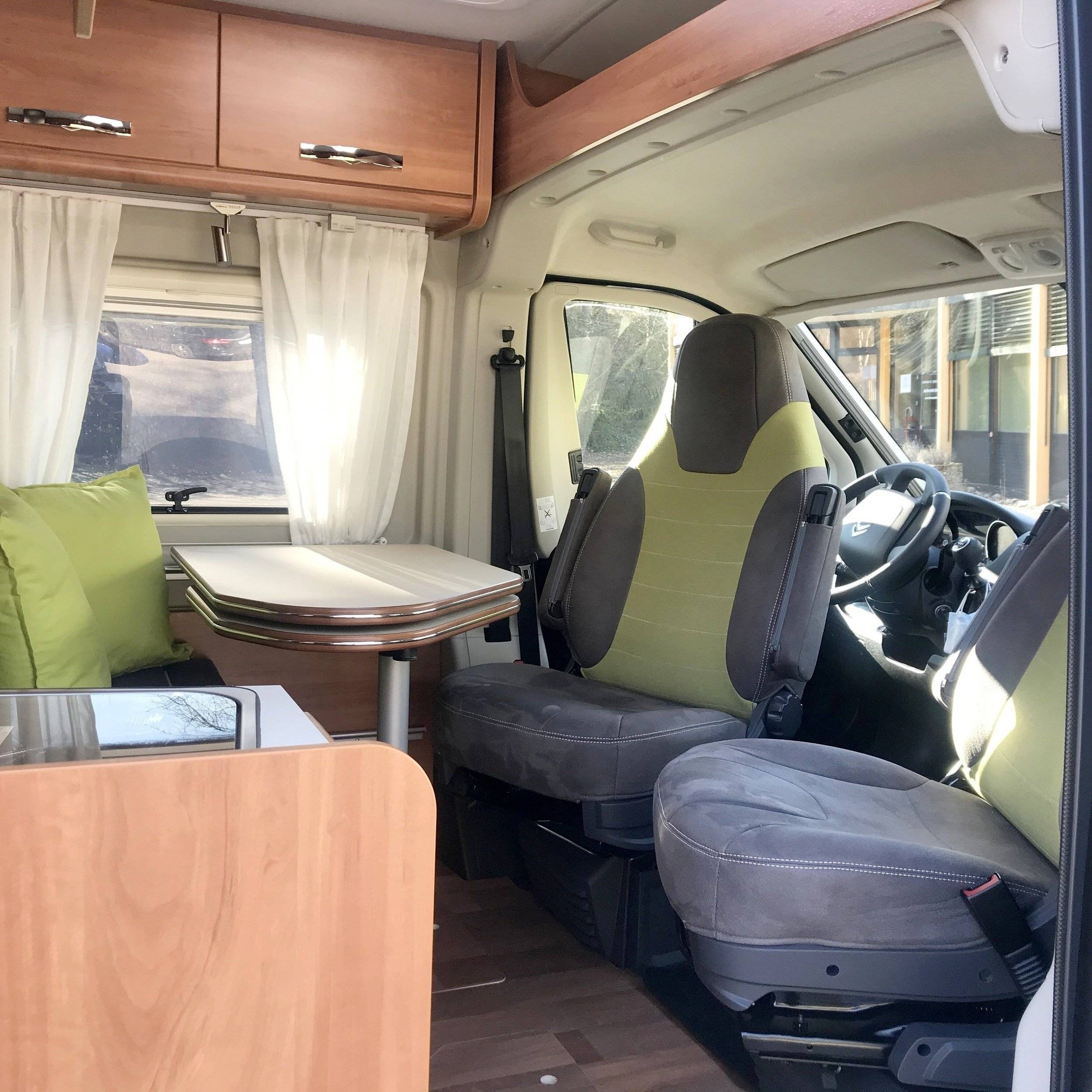 Coin repas Citroën Jumper 2,2 l Blue HDI 165 PS - Yescapa