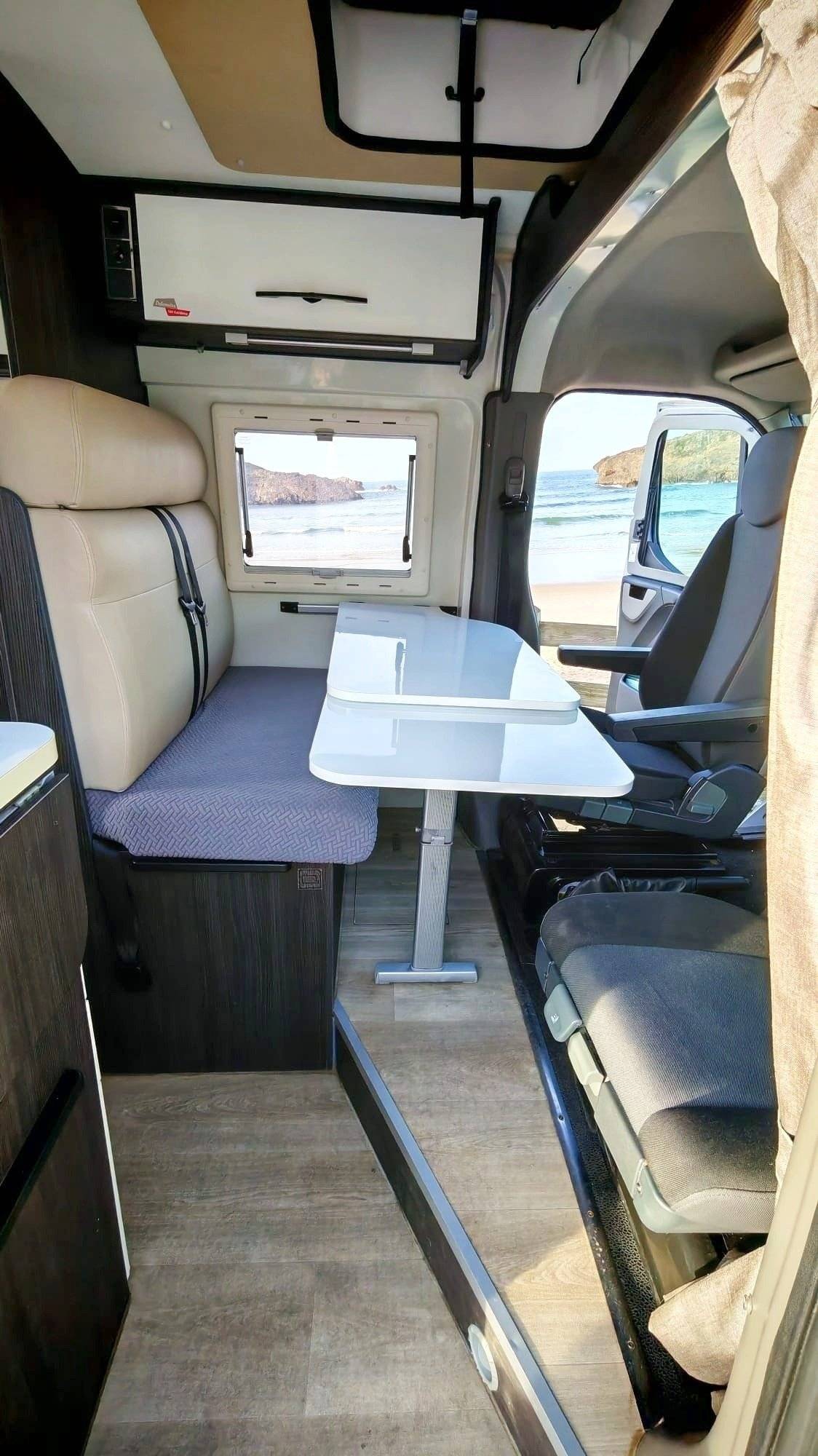 Coin repas Renault Renault master - Yescapa