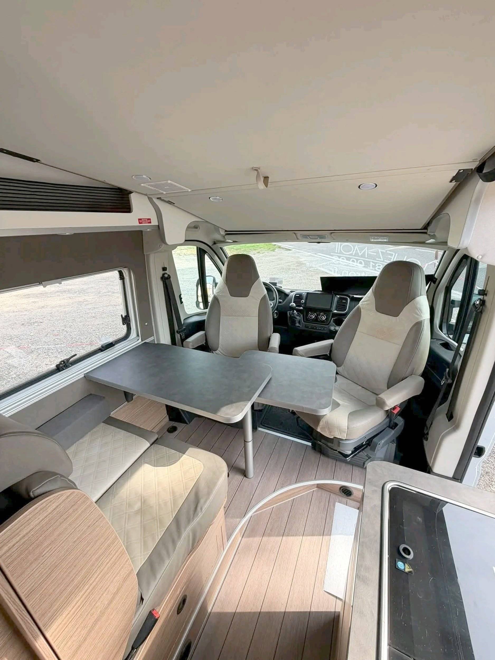 Dining area Fiat Fiat ducato - Yescapa