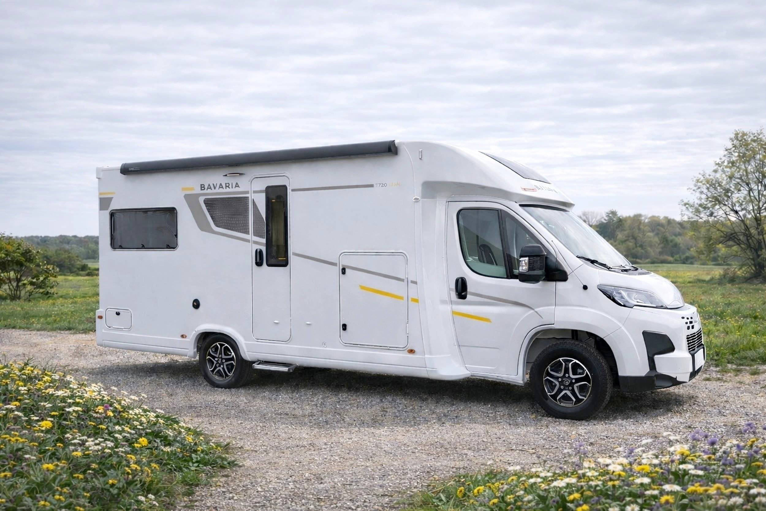 Vista del vehículo ángulo delantero Fiat Ducato 2,2 l Multijet 130 ch. - Yescapa