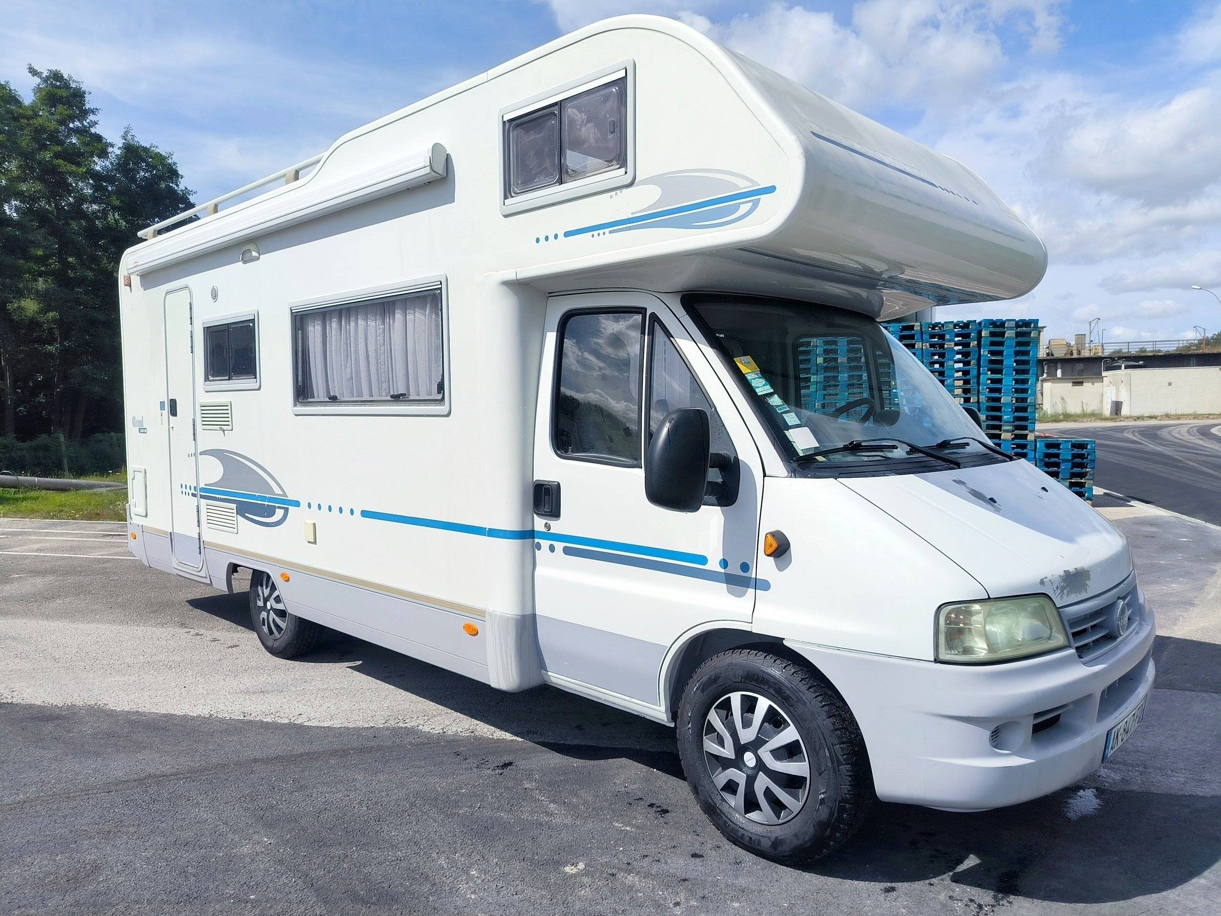 Front view from 3/4 Fiat - Yescapa