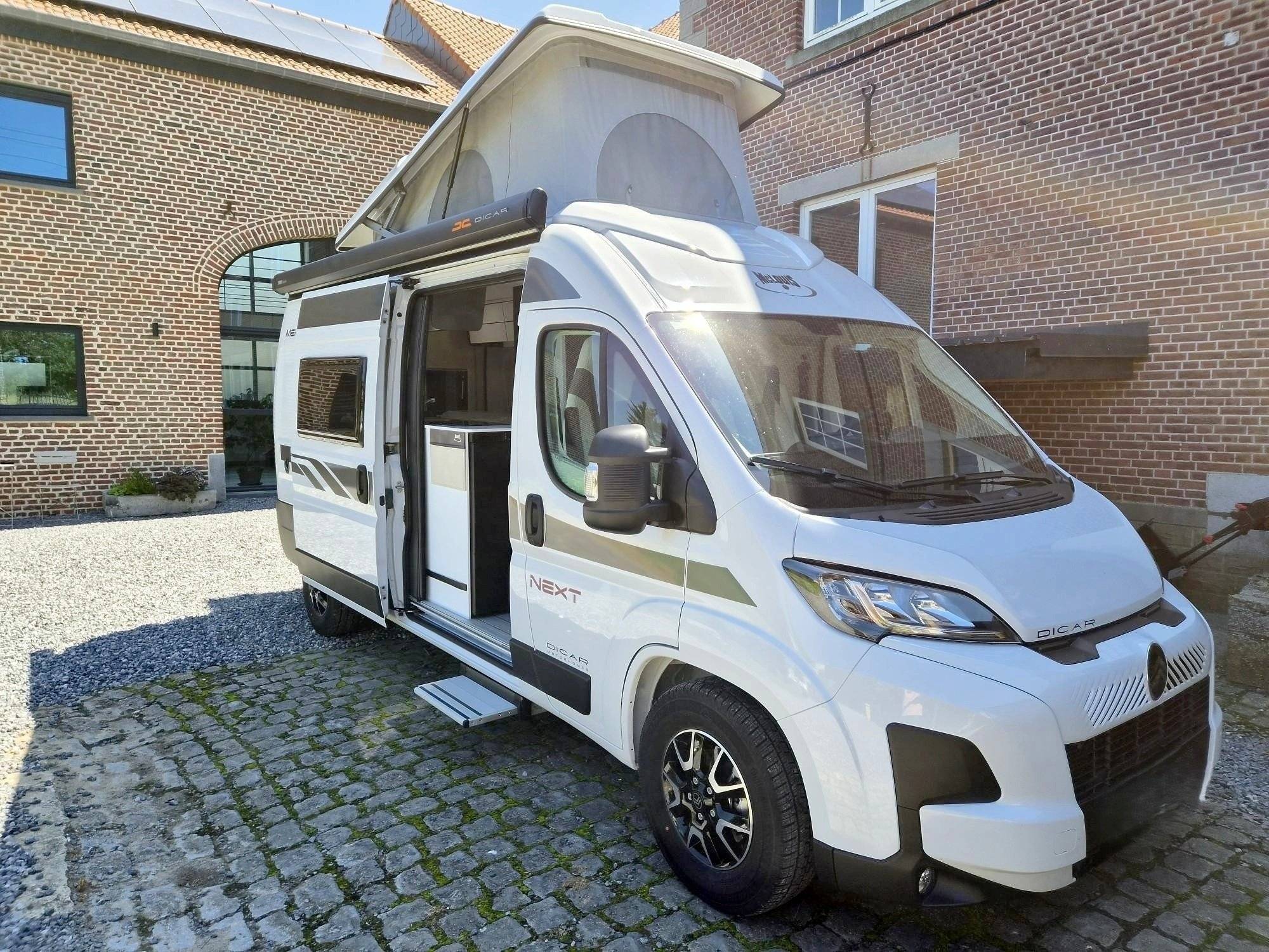 Vista de 3/4 Citroën Jumper 2,2 l 150 ch - Yescapa