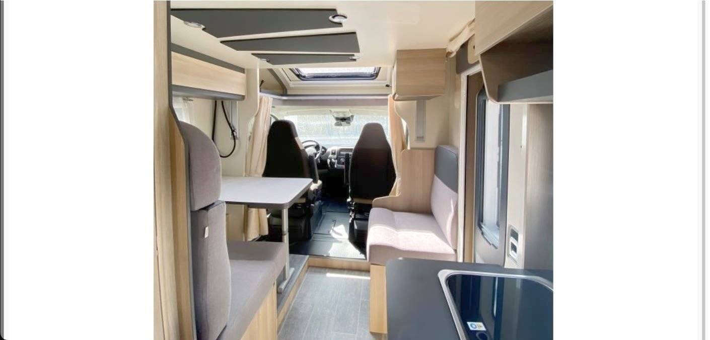 Dining Area Peugeot Boxer 2.2 140cv - Yescapa