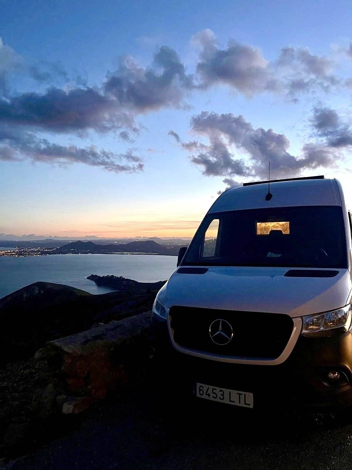 Voorkant 3/4 Mercedes Sprinter 2,1 l 115 ch - Yescapa