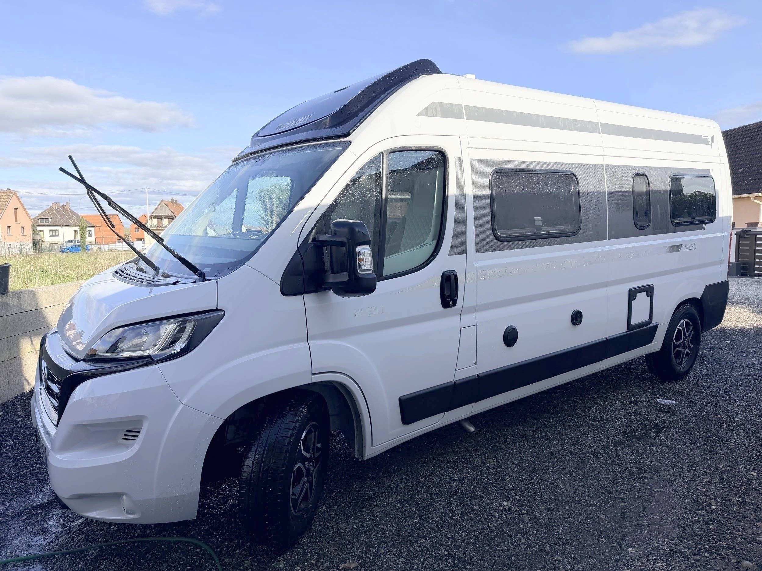 Vista del vehículo ángulo delantero Fiat Ducato 2,2 l Multijet 130 ch. - Yescapa