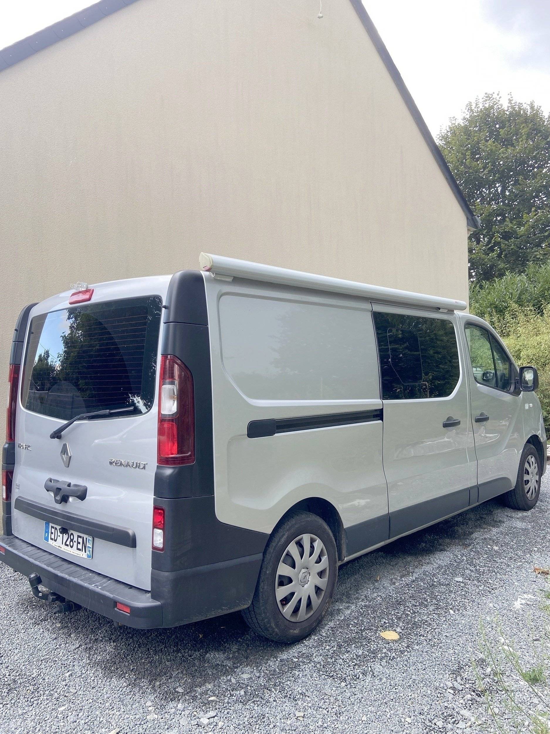 Renault Trafic L2H1 2 l 120 ch