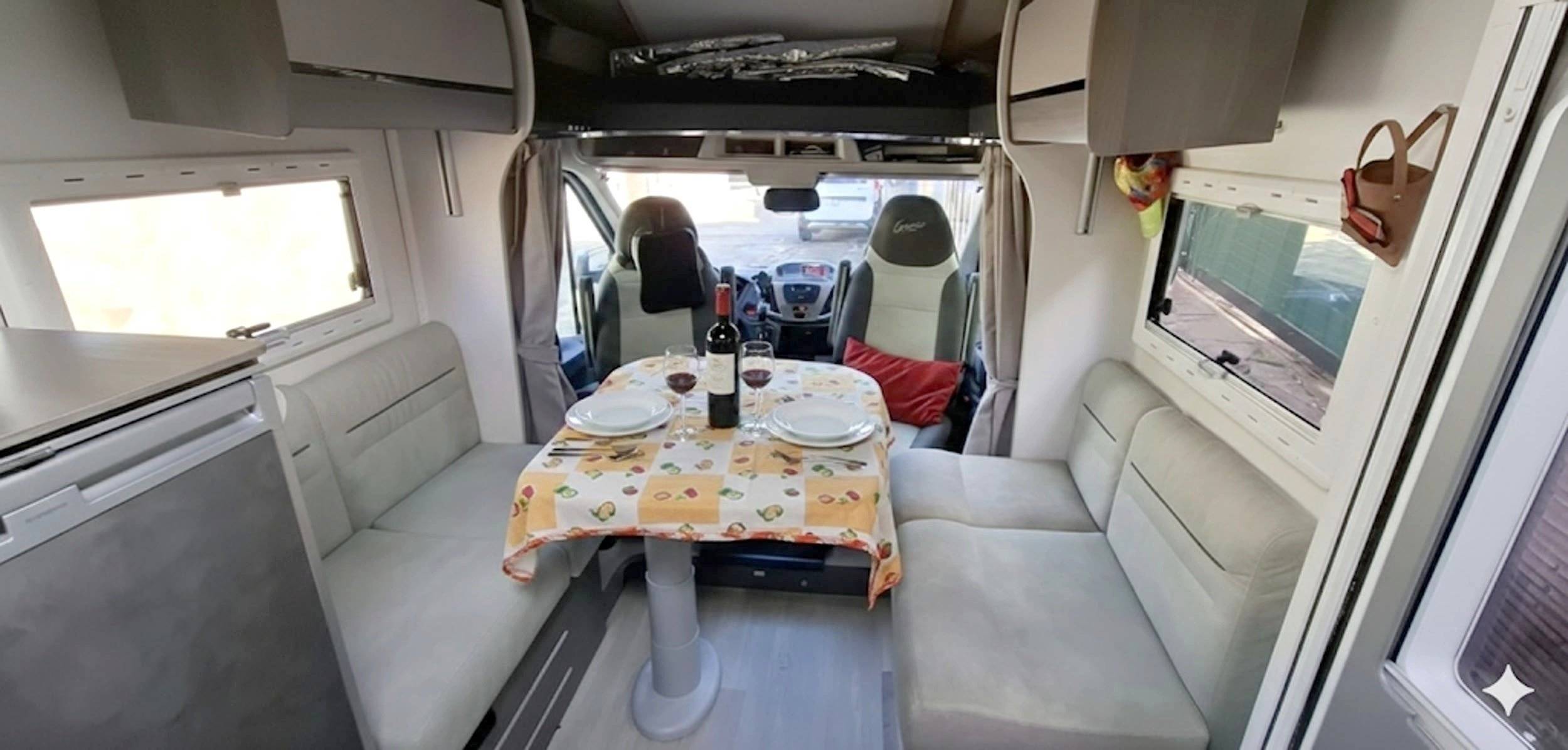 Eethoek Ford Transit 2,0 l 170 ch - Yescapa