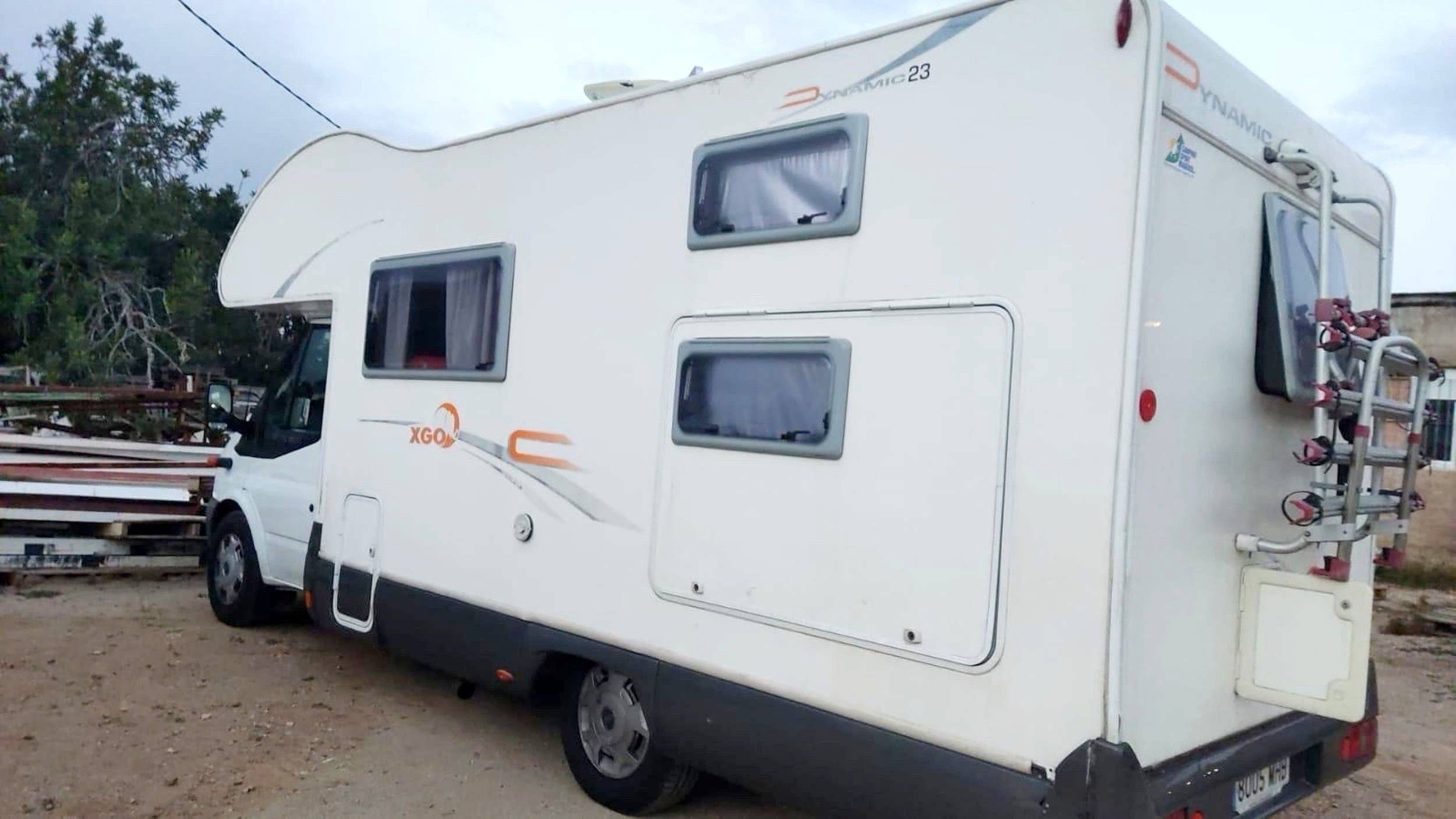 Vista del vehículo ángulo delantero  - Yescapa