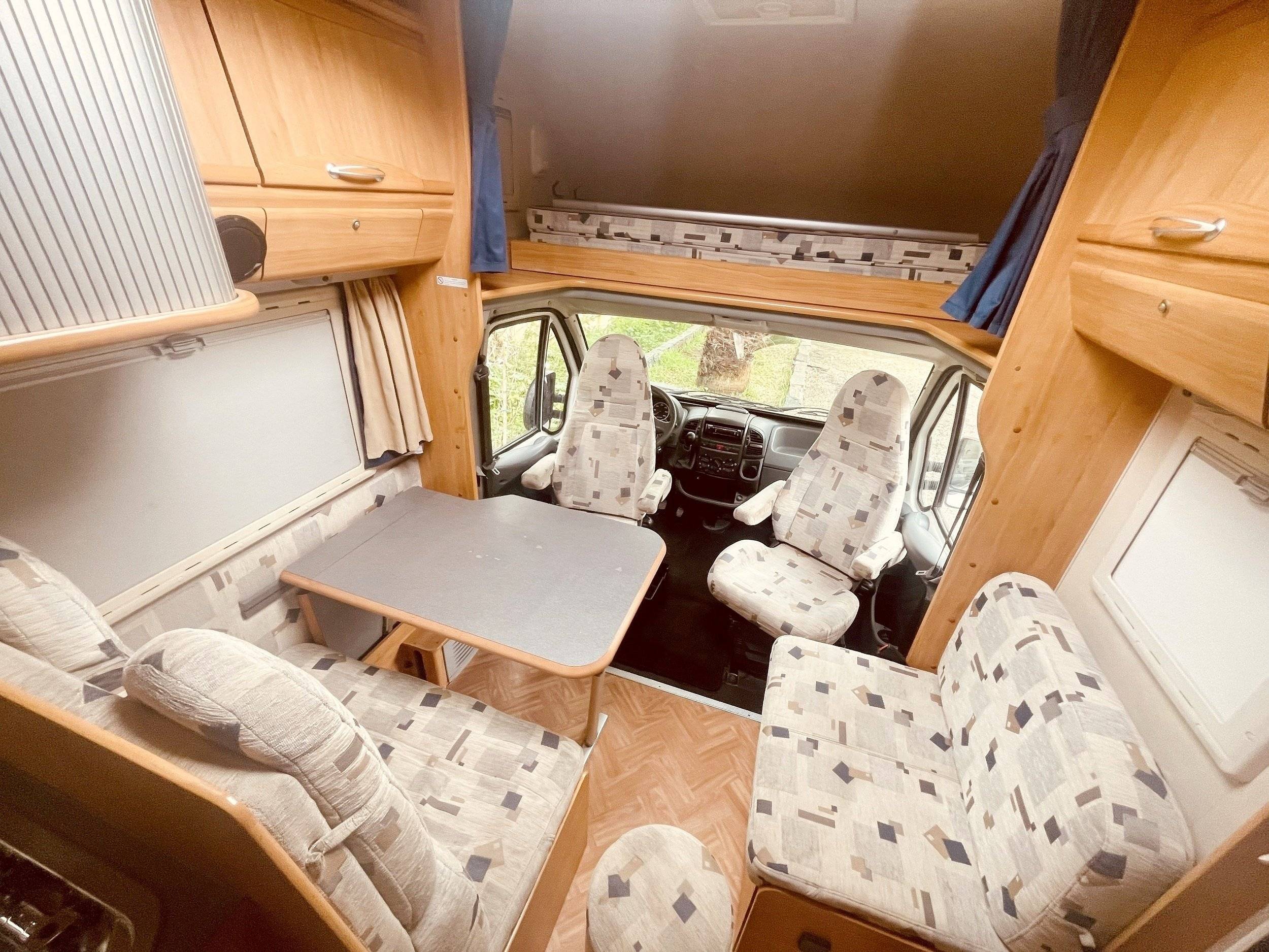 Dinette Fiat 2.8 JTD - Yescapa