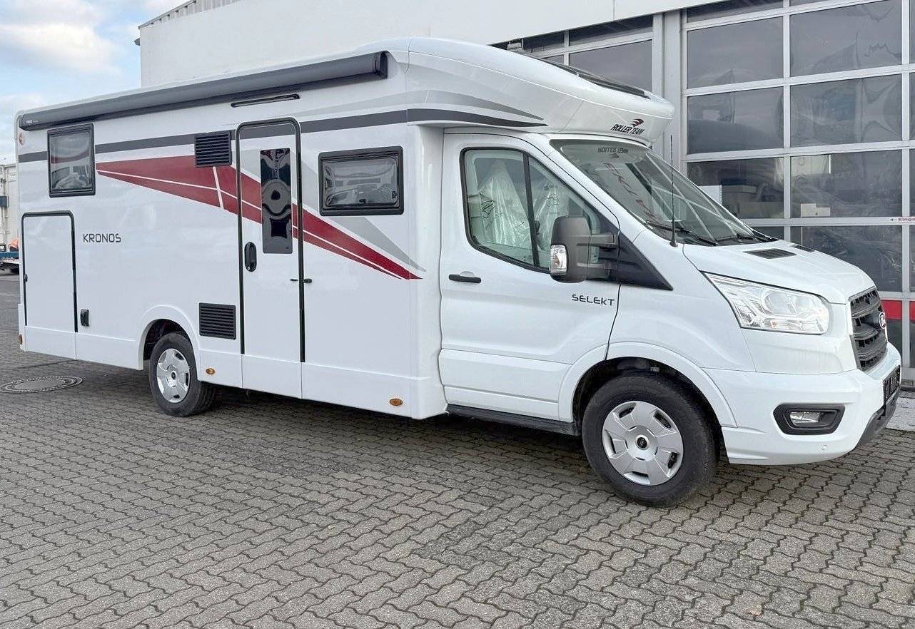 schräge Vorderansicht Fiat - Yescapa