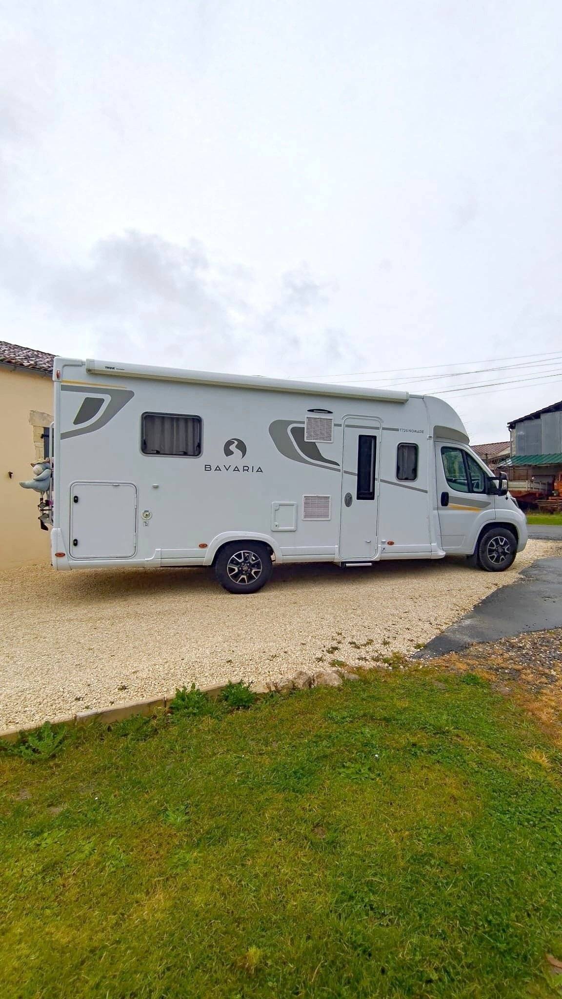 Front view from 3/4 Fiat Ducato 2,2 l Multijet 130 ch. - Yescapa