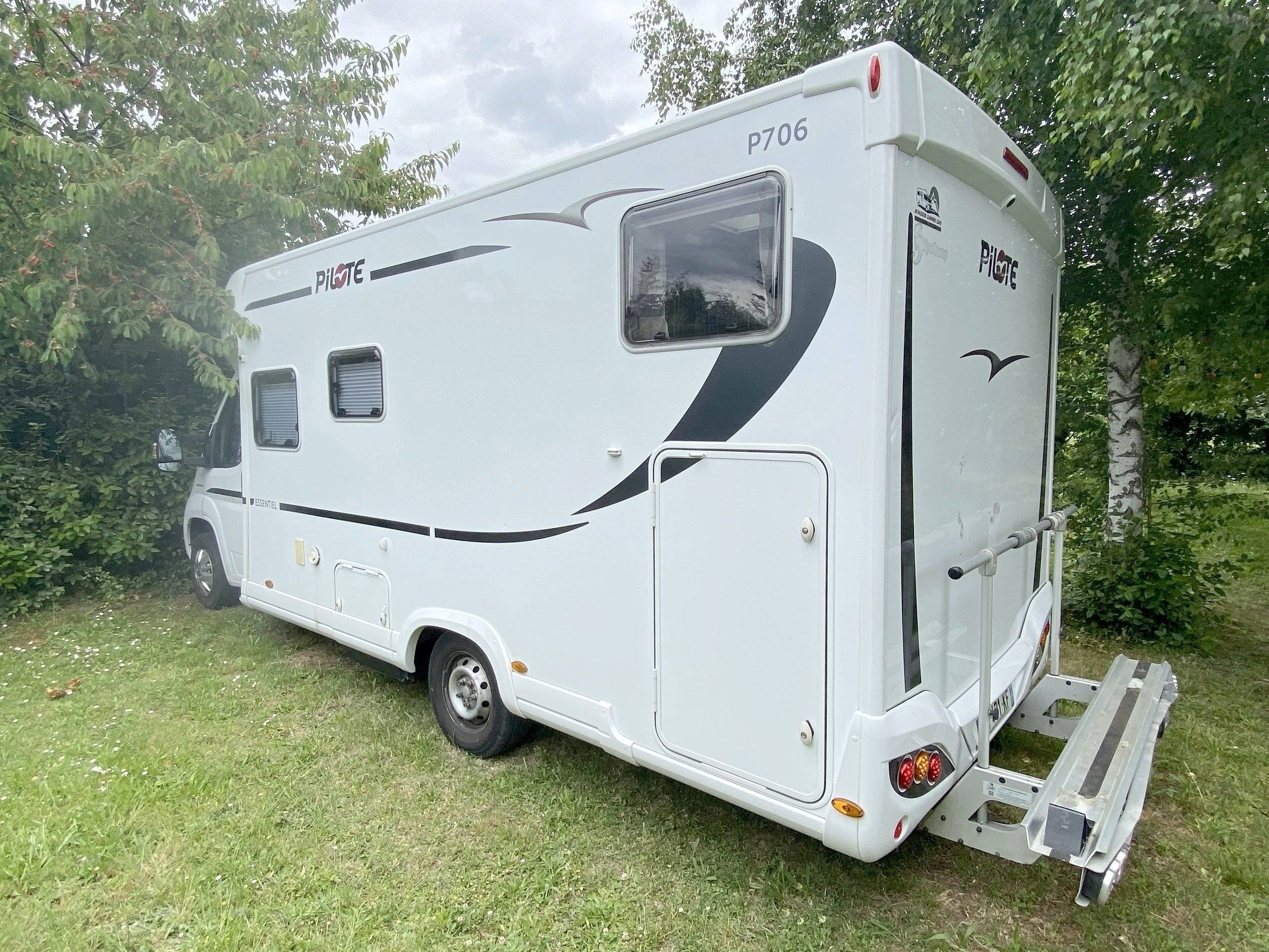 Vue avant de 3/4 Fiat FIAT DUCATO - Yescapa