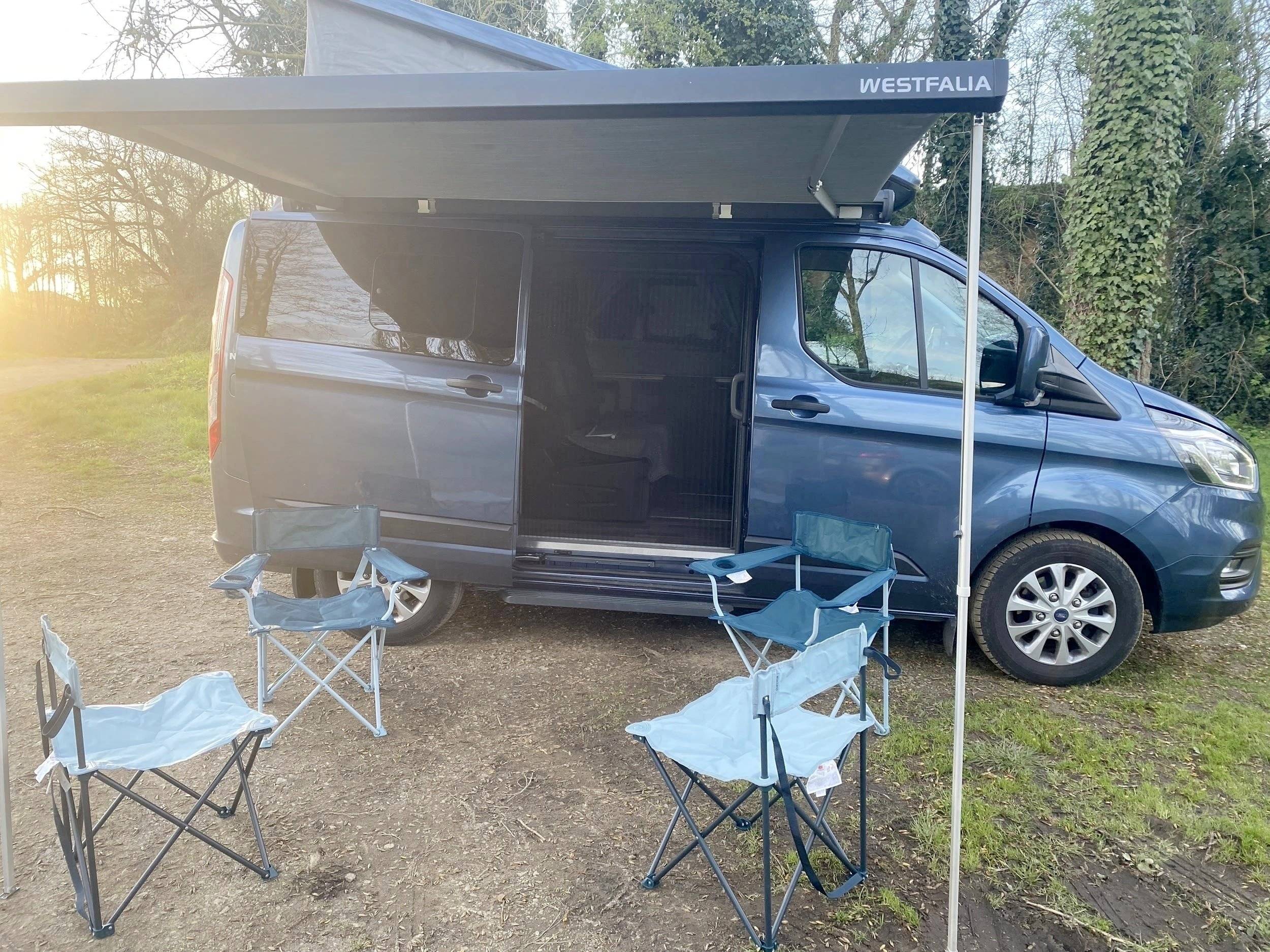 Vue avant de 3/4 Ford Ford Transit Custom Nugget - Yescapa