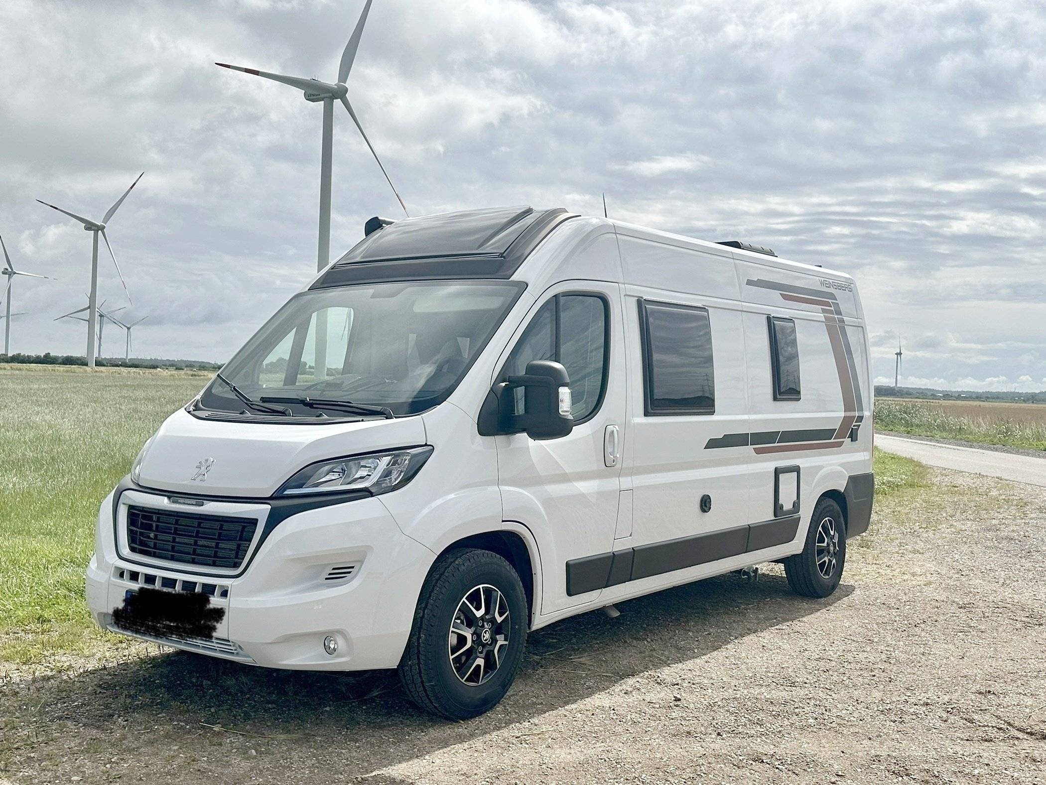 Front view from 3/4 Peugeot Peugeot boxer - Yescapa