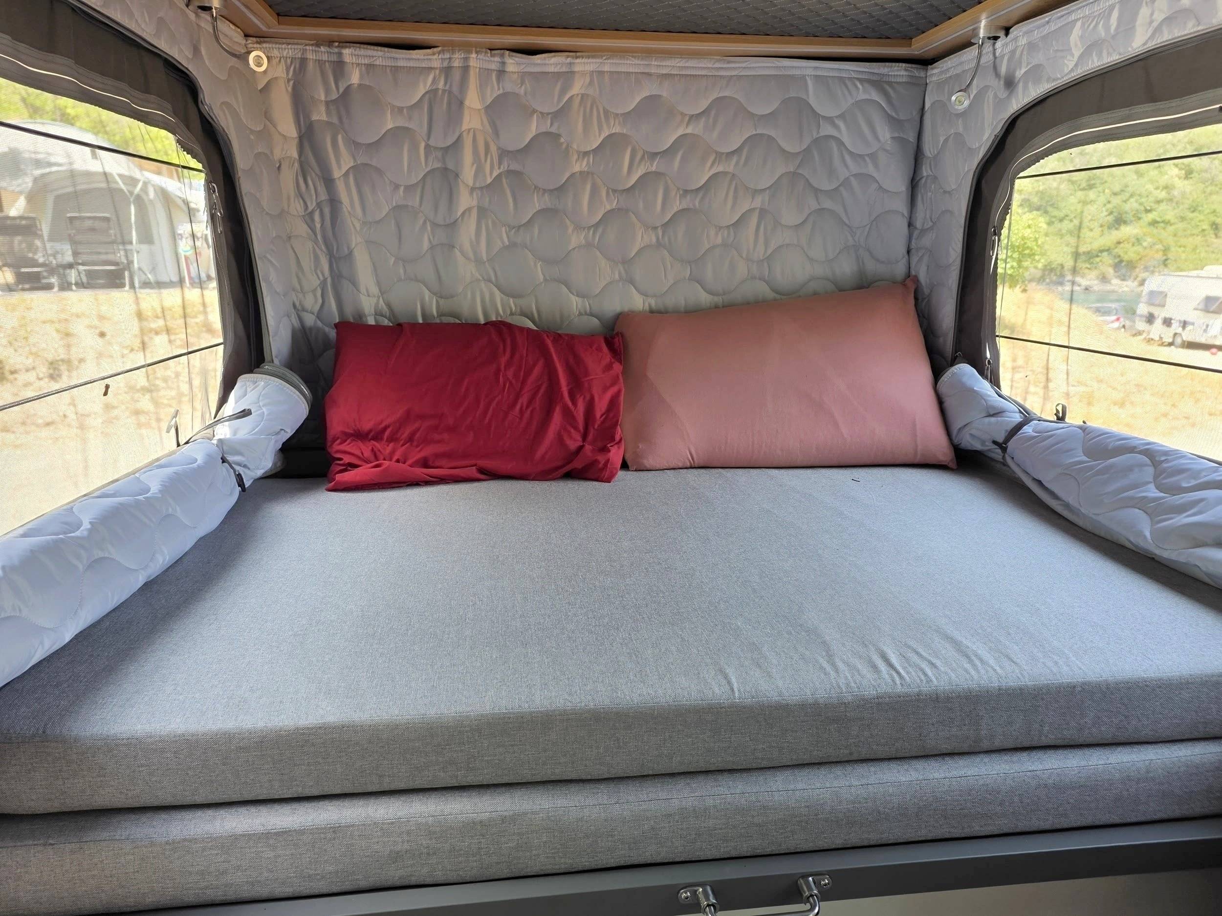 Plazas en cama Toyota HILUX - Yescapa