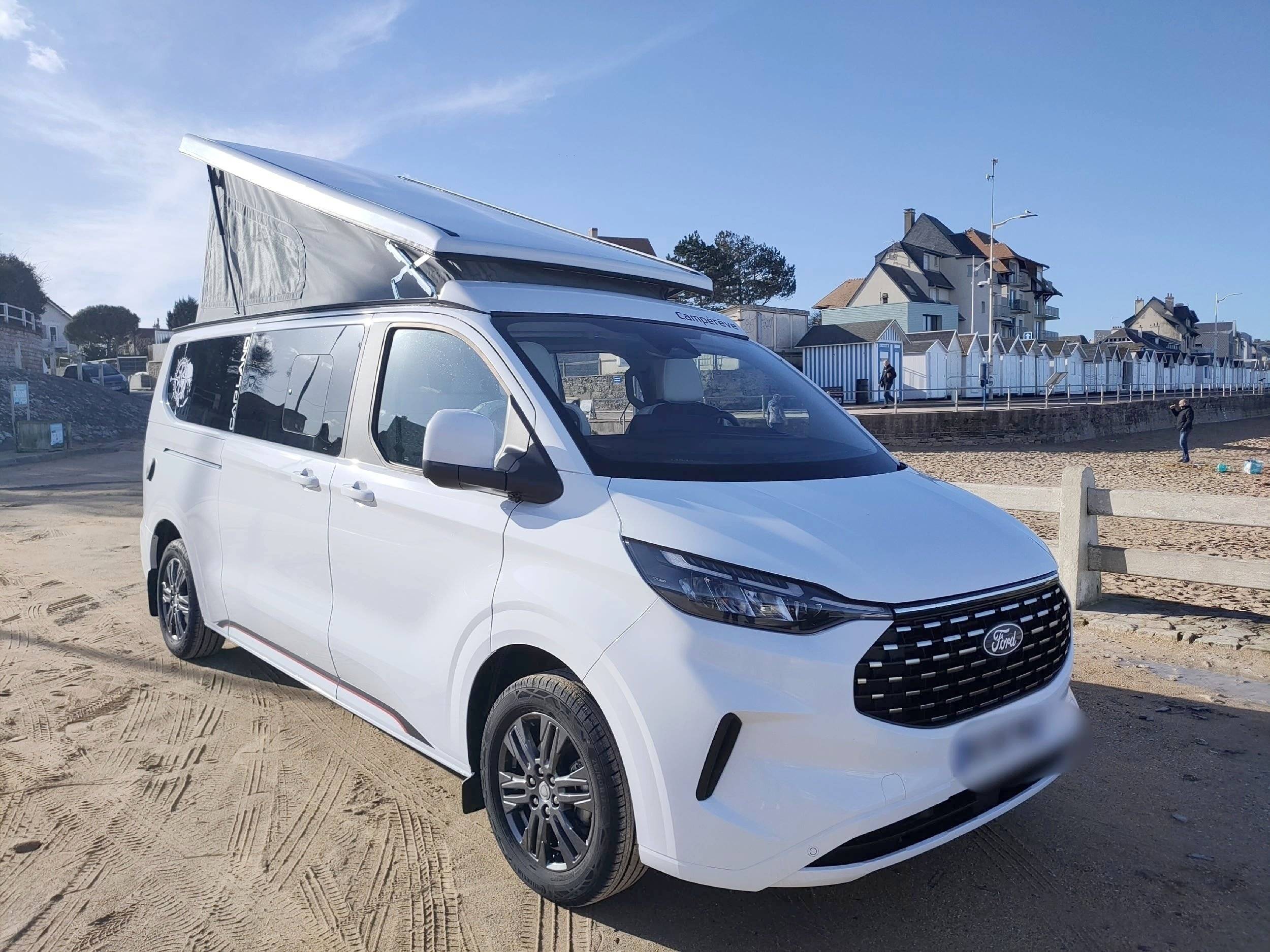 Vista del vehicle angle davanter Ford FORD TRANSIT CUSTOM 136CV BOITE AUTO - Yescapa