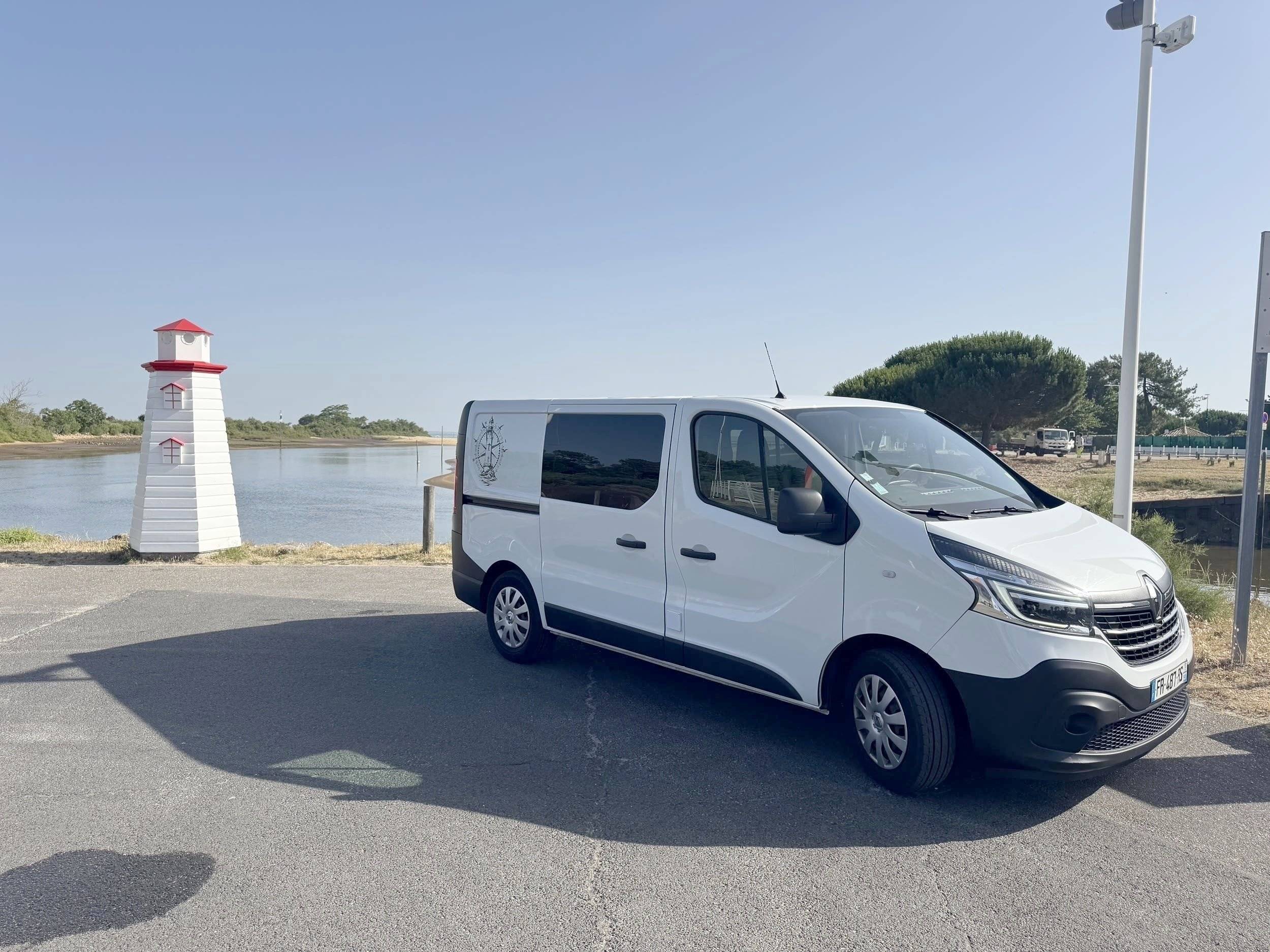 Front view from 3/4 Renault - Yescapa