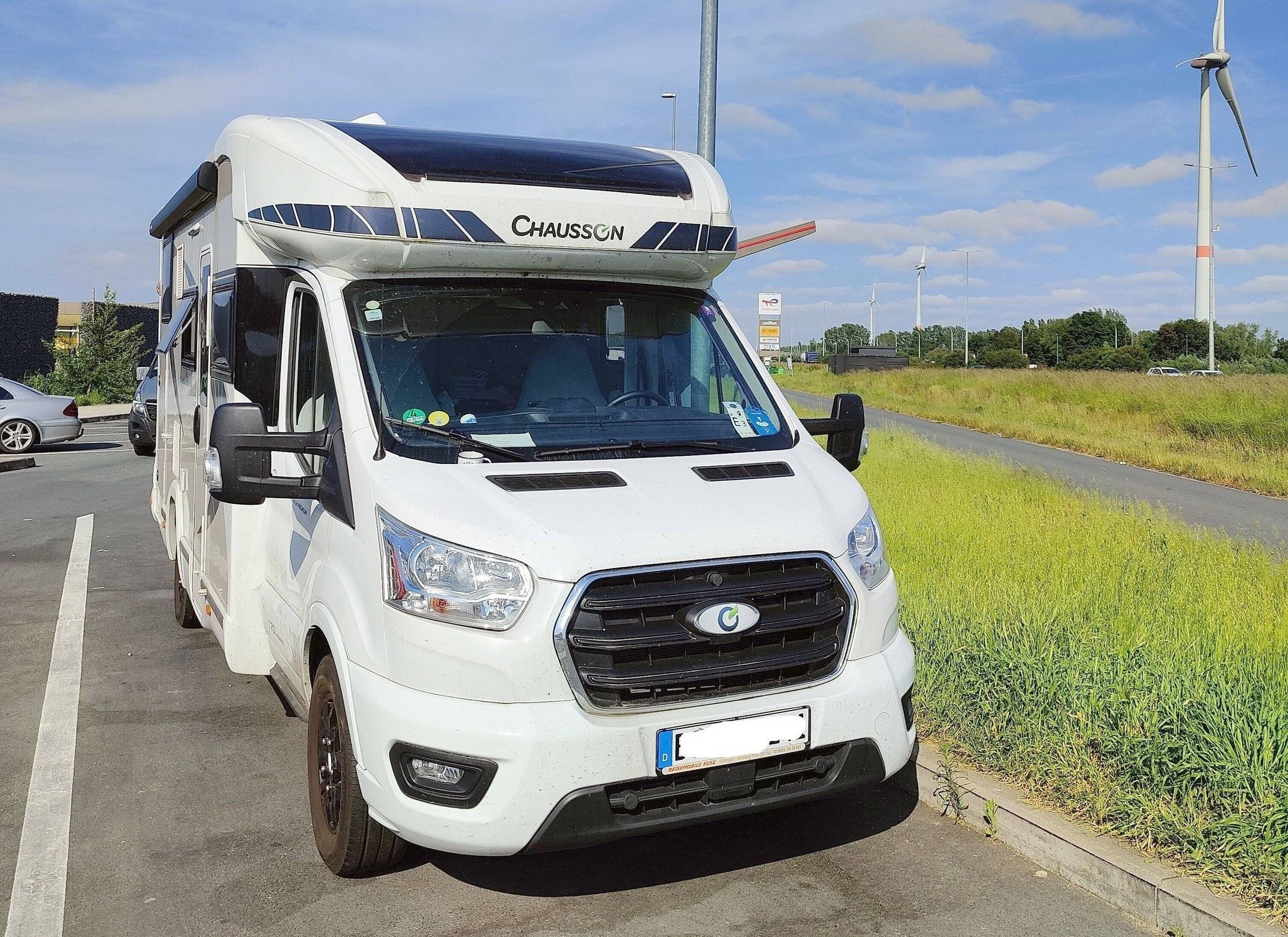 Vue avant de 3/4 Ford Ford - Yescapa