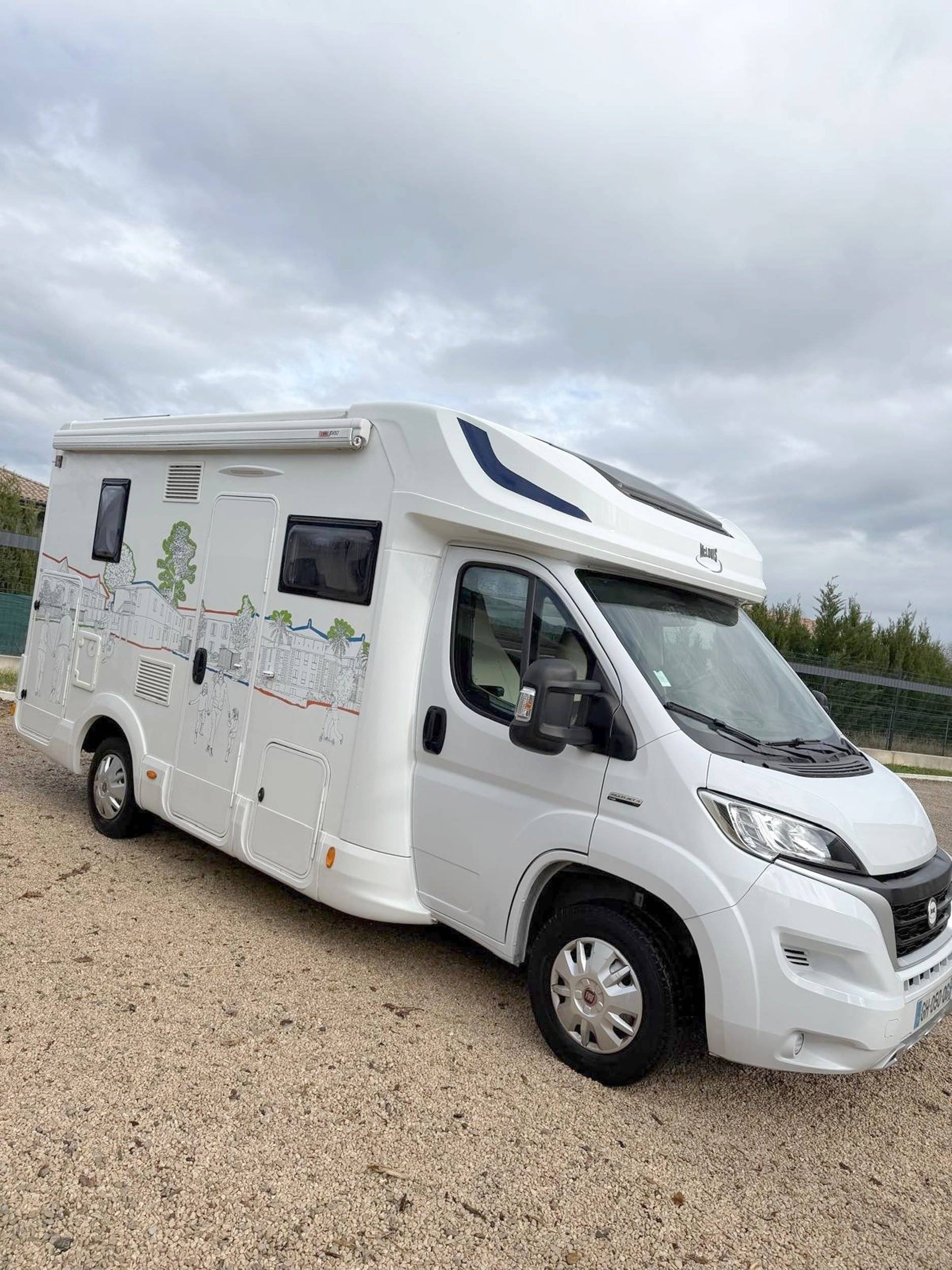 Front view from 3/4 Fiat Ducato 2.2 140 cv 2022 - Yescapa