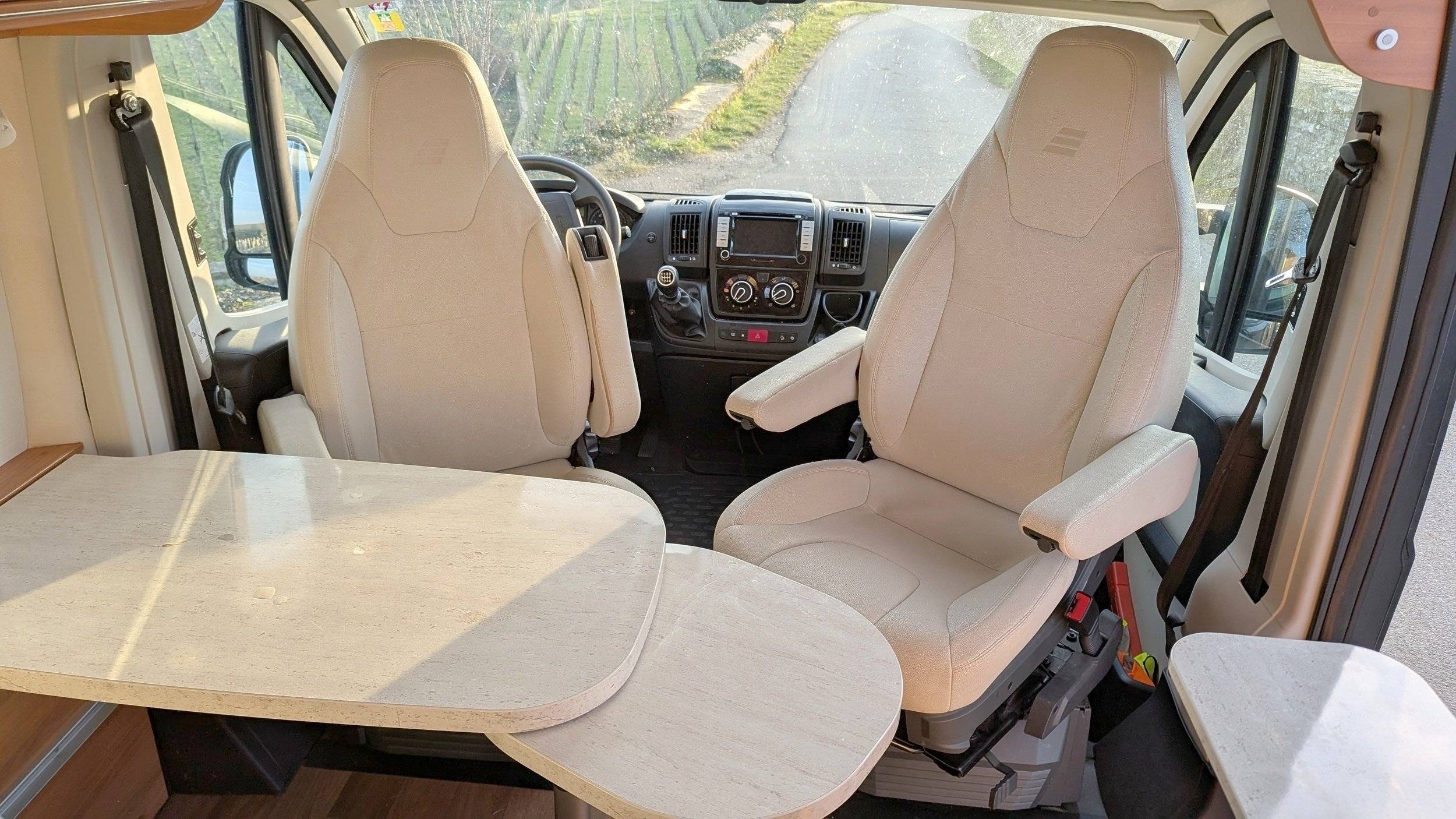 Dining Area Fiat Ducato - Yescapa