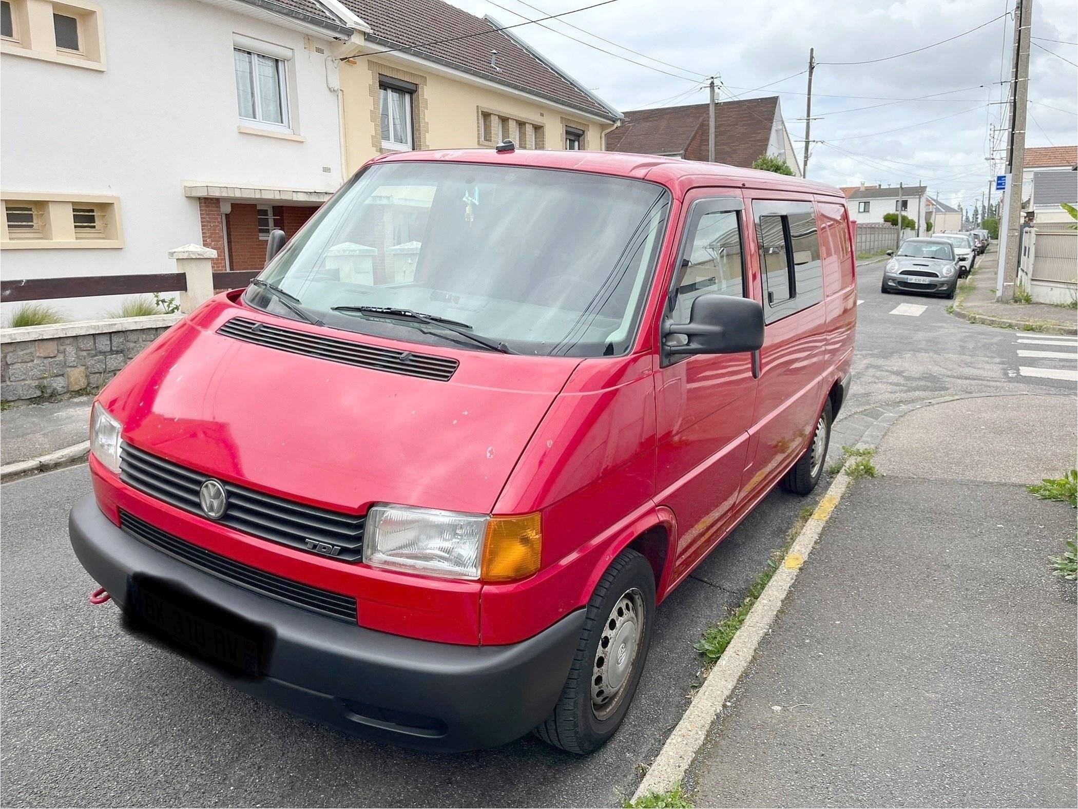 Front view from 3/4 Volkswagen T4 2,5l 102cv - Yescapa
