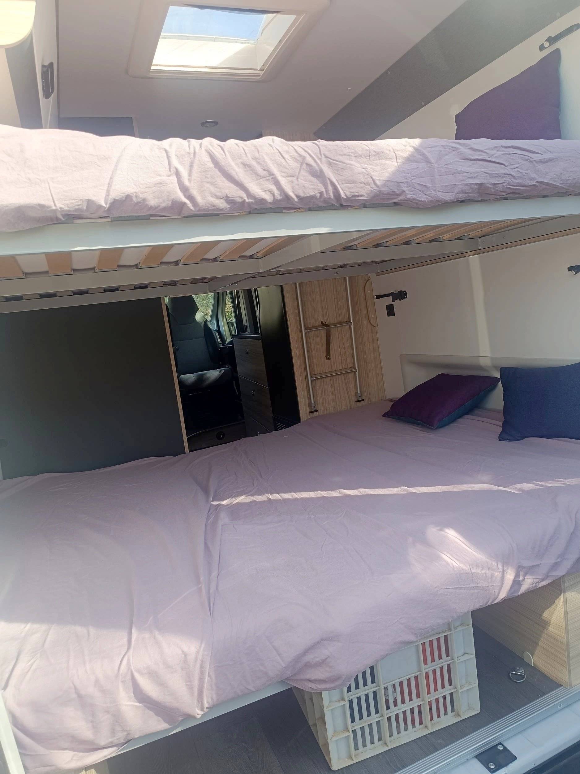 Berth Citroën JUMPER 2.2 BLUEHDI 140 - Yescapa