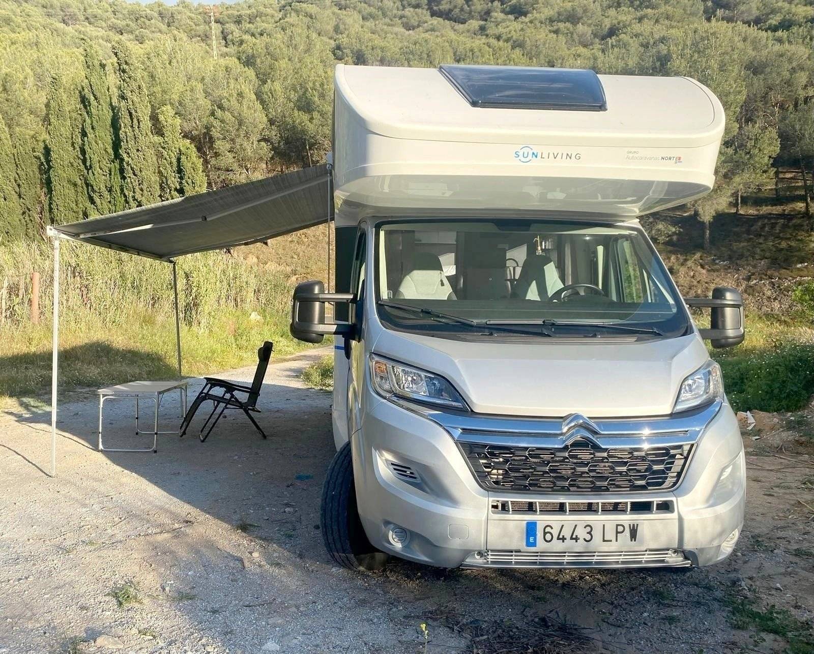 schräge Vorderansicht Citroën Jumper 2,0l 163 ch - Yescapa