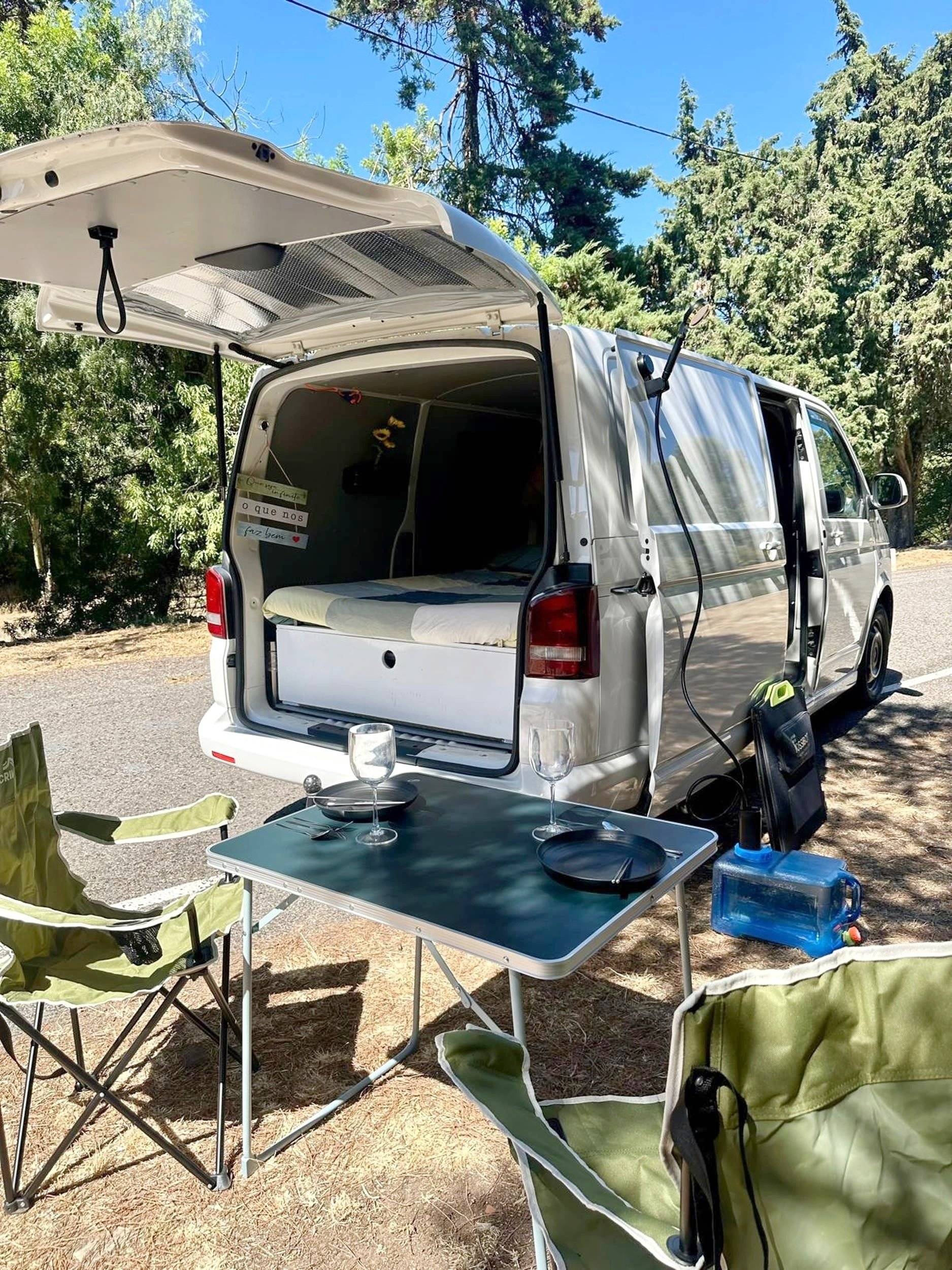 Eethoek Volkswagen T5 2 l 102 ch - Yescapa