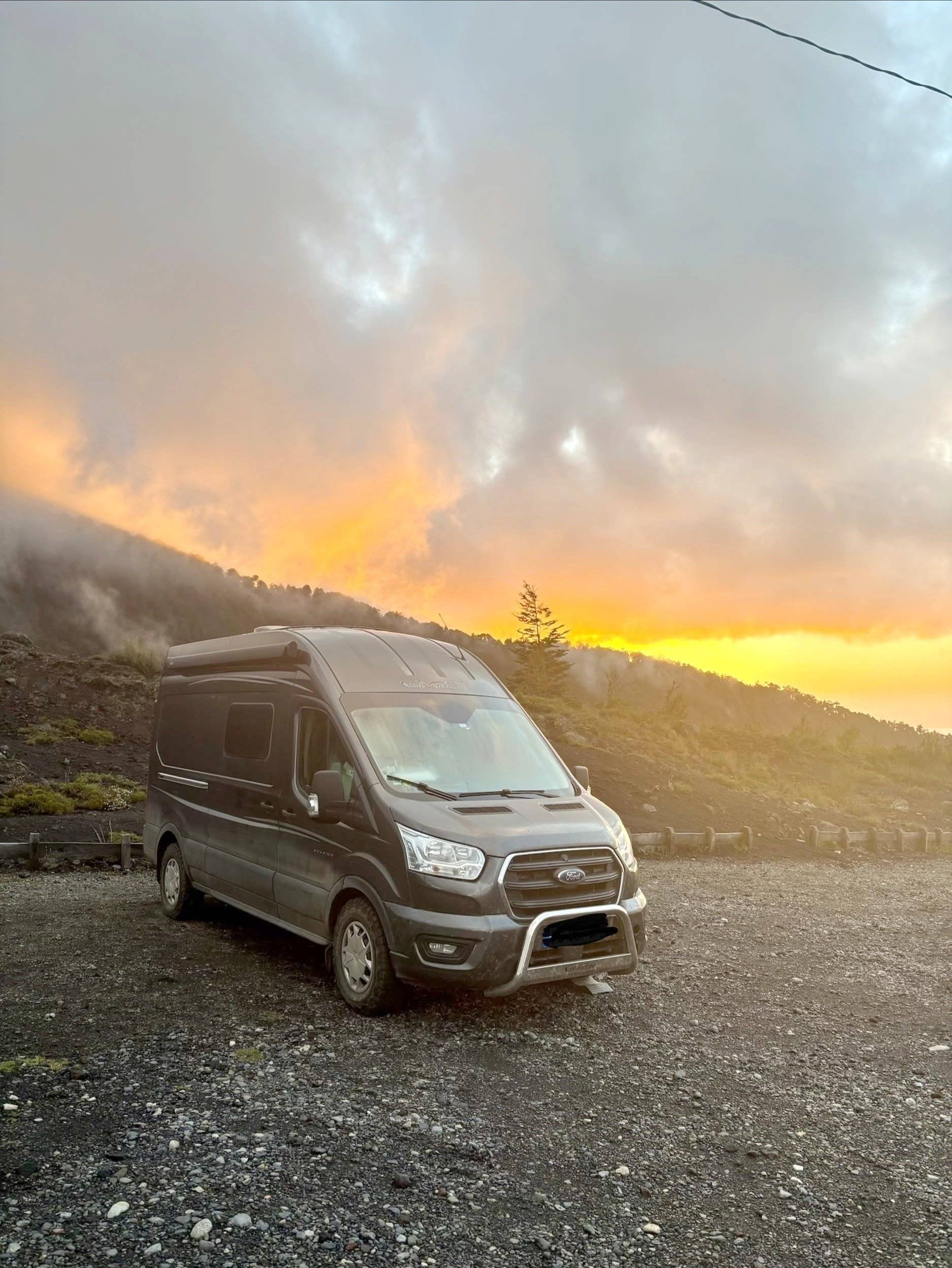 Voorkant 3/4 Ford FORD TRANSIT - Yescapa