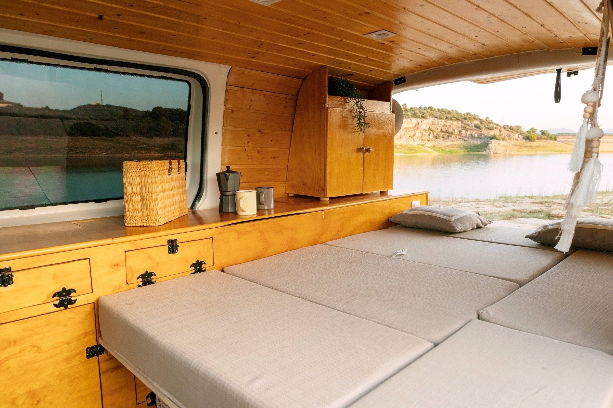 Berth Volkswagen T5 2,0 l 84 ch - Yescapa